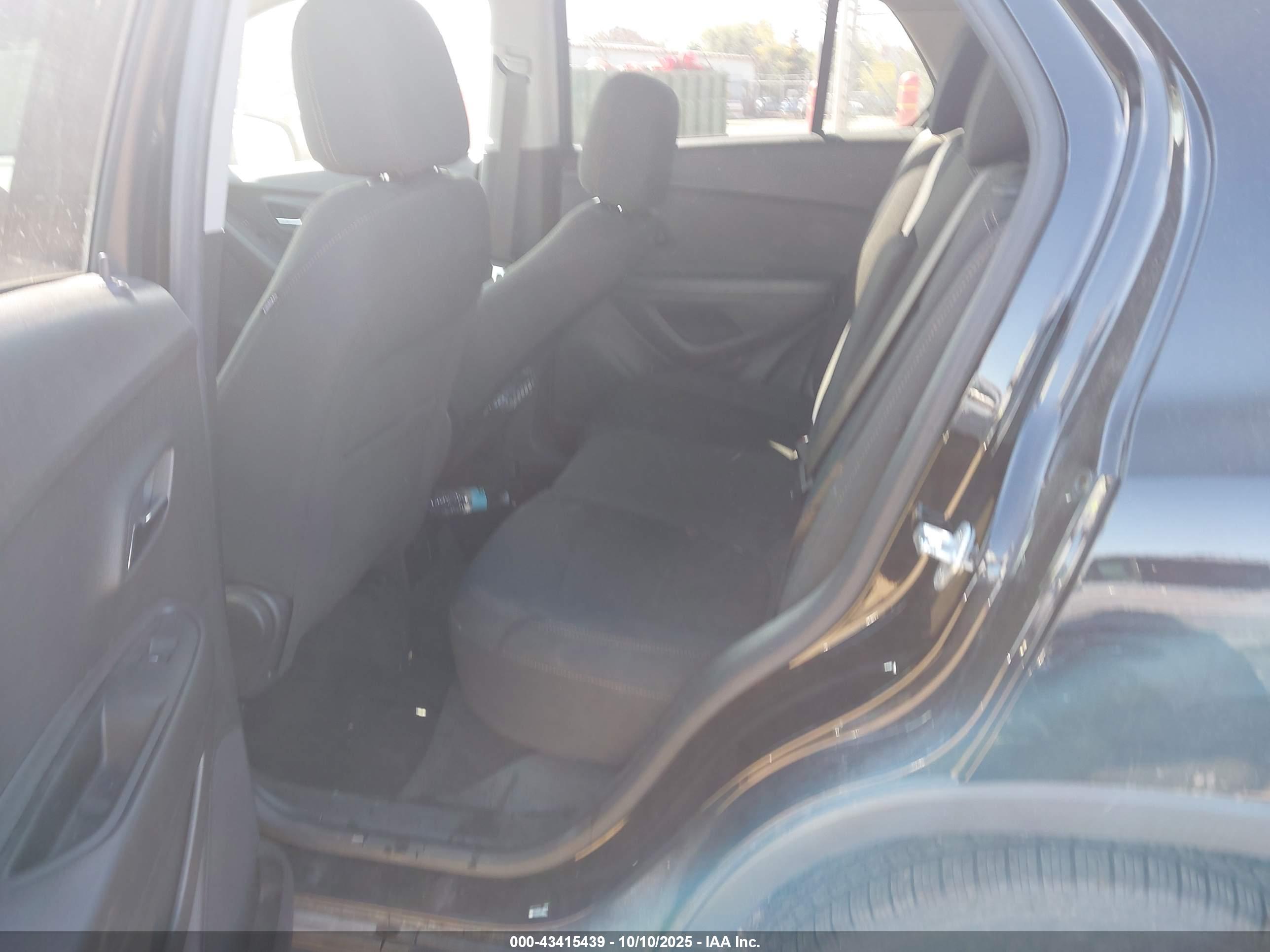 CHEVROLET TRAX image 8