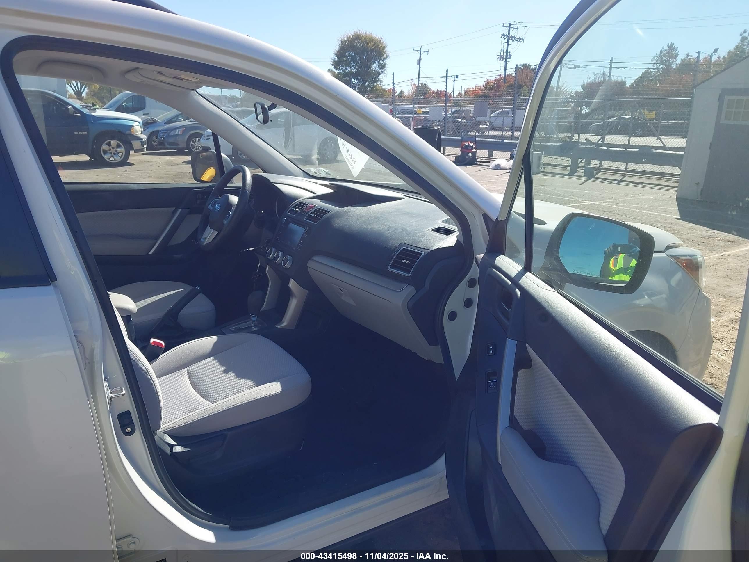 SUBARU FORESTER image 5