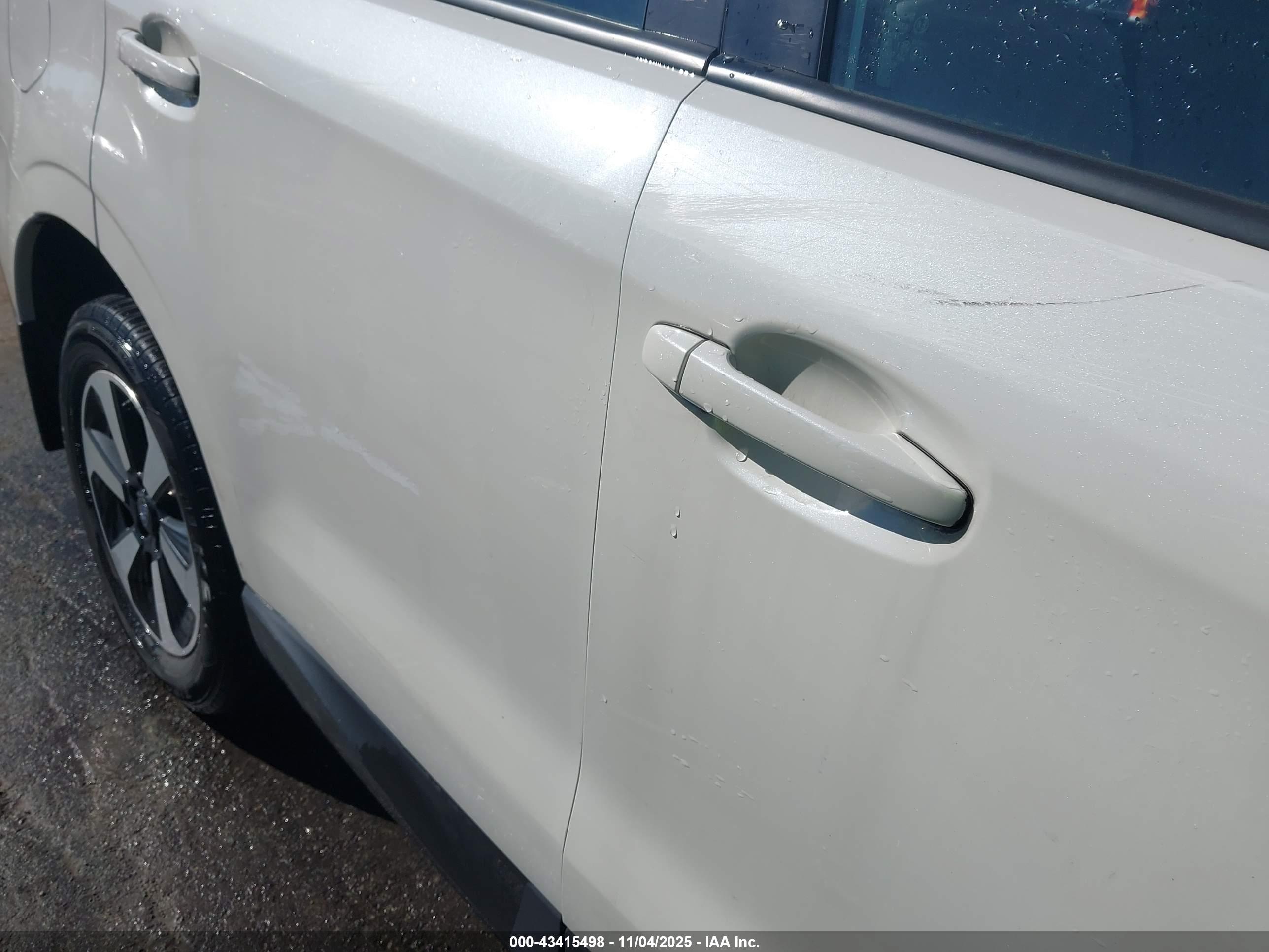 SUBARU FORESTER image 6