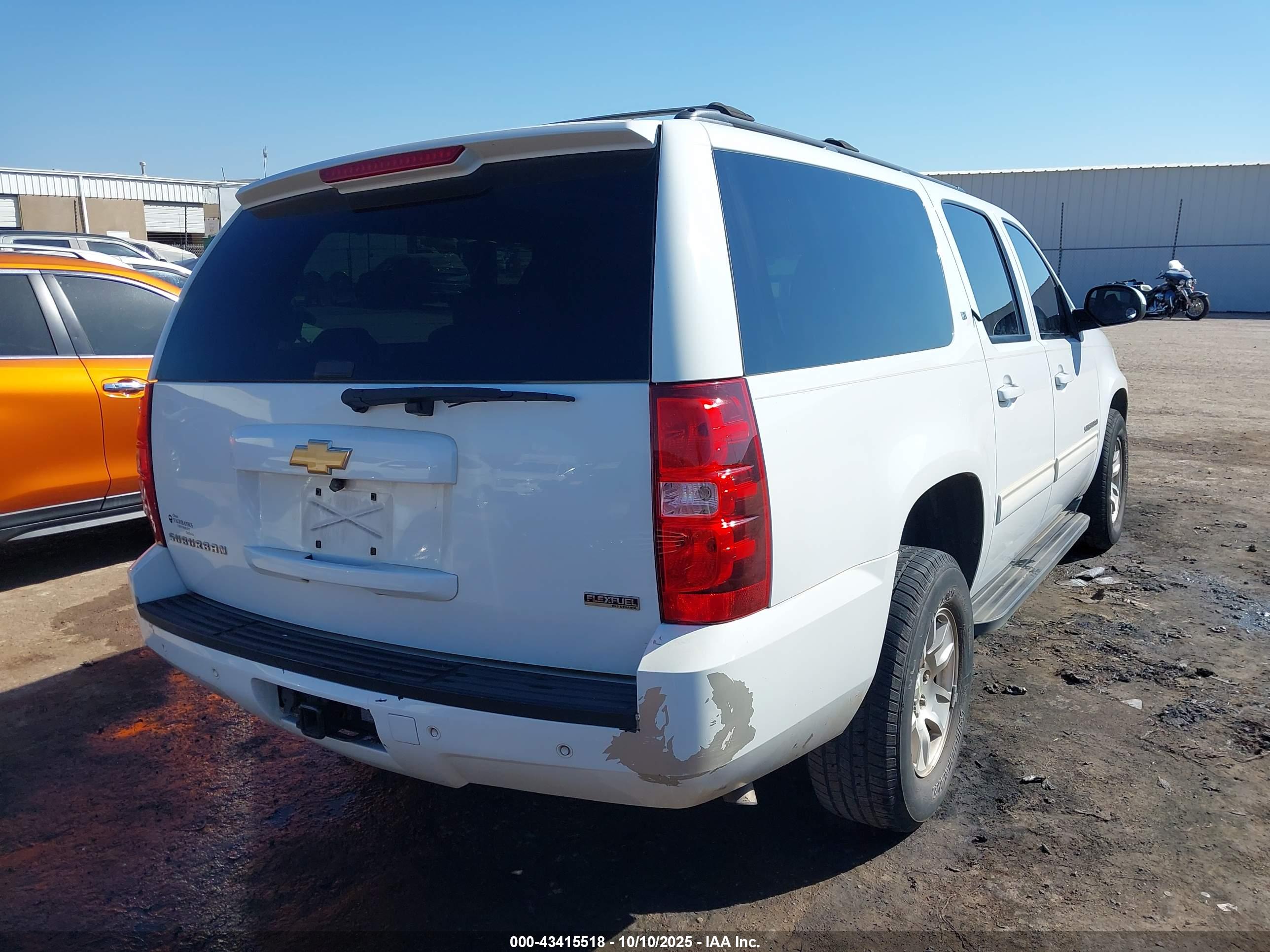 CHEVROLET SUBURBAN image 4