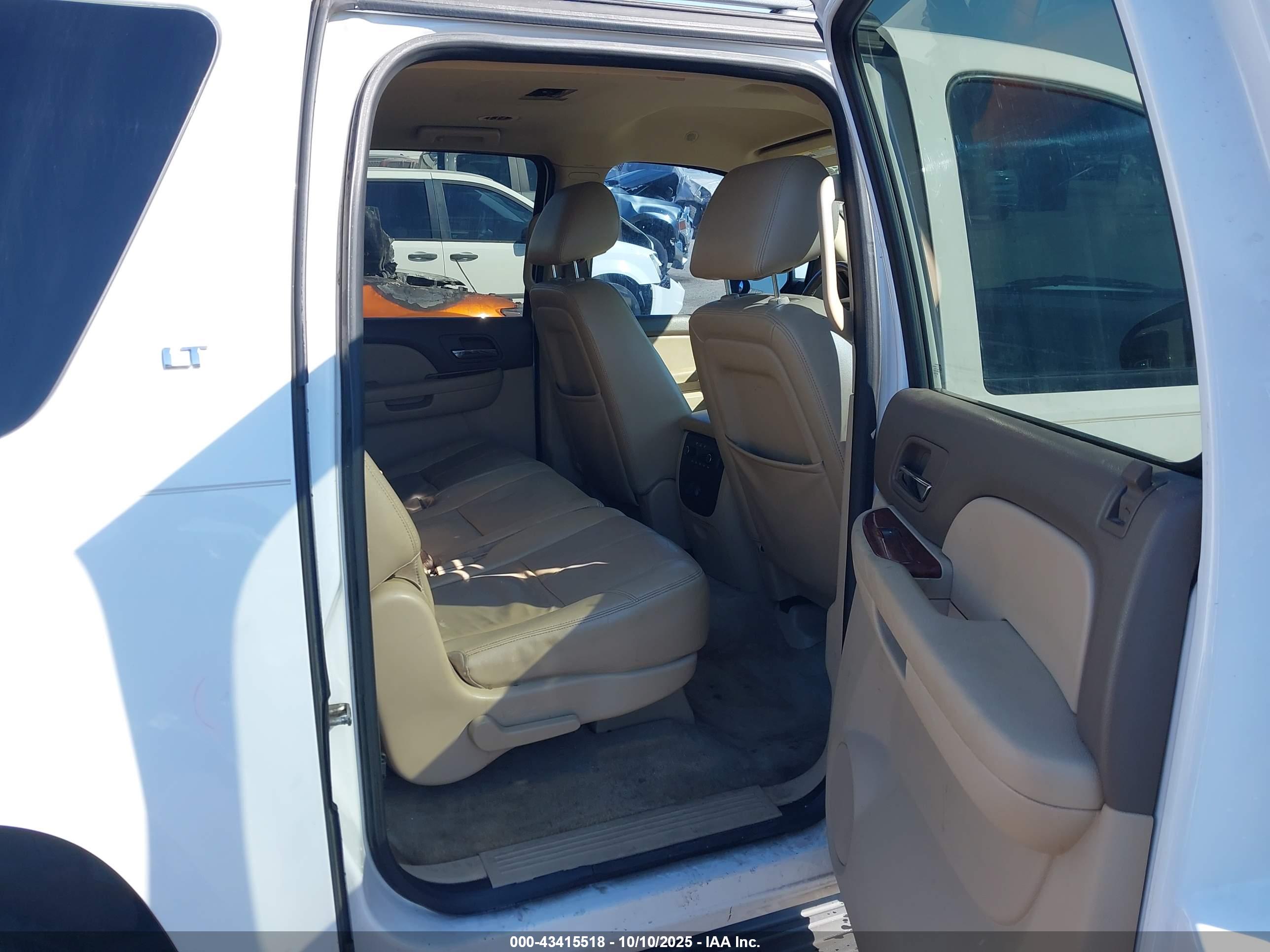 CHEVROLET SUBURBAN image 8