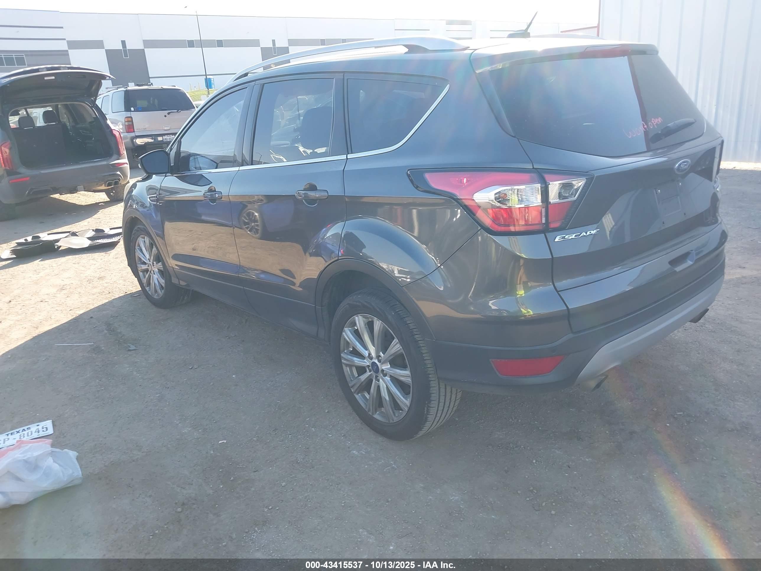 FORD ESCAPE image 3