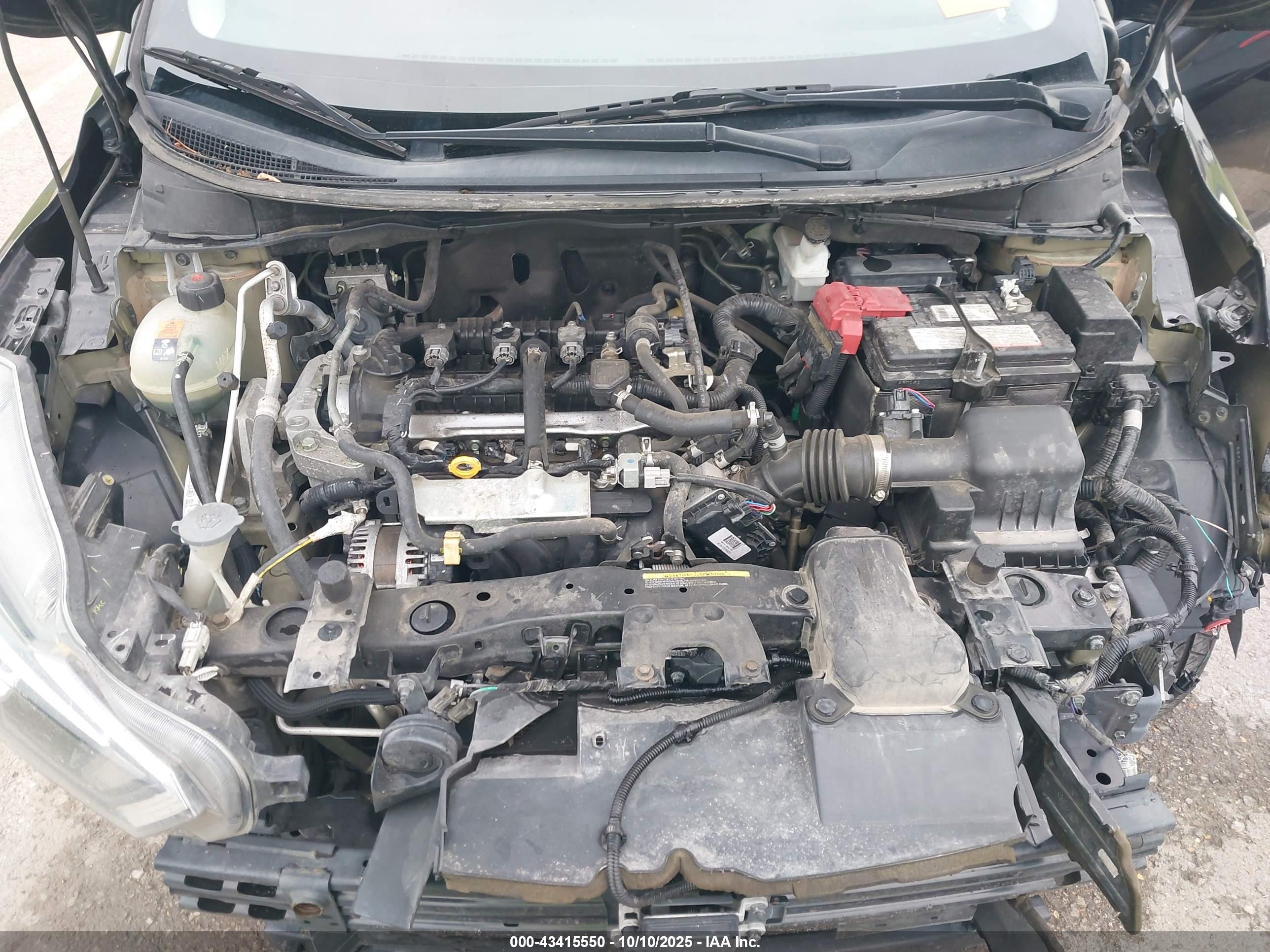 NISSAN VERSA image 10