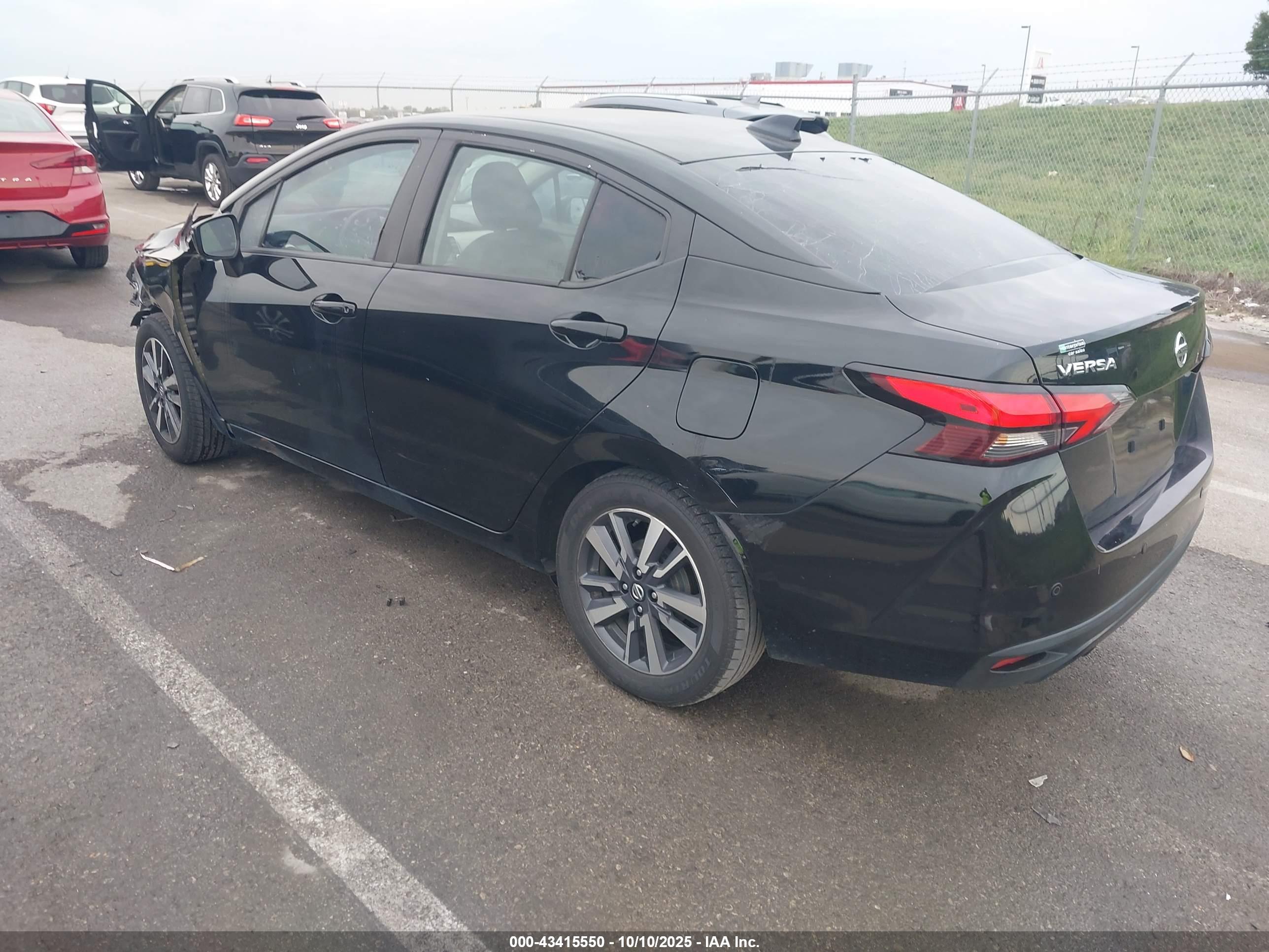 NISSAN VERSA image 3