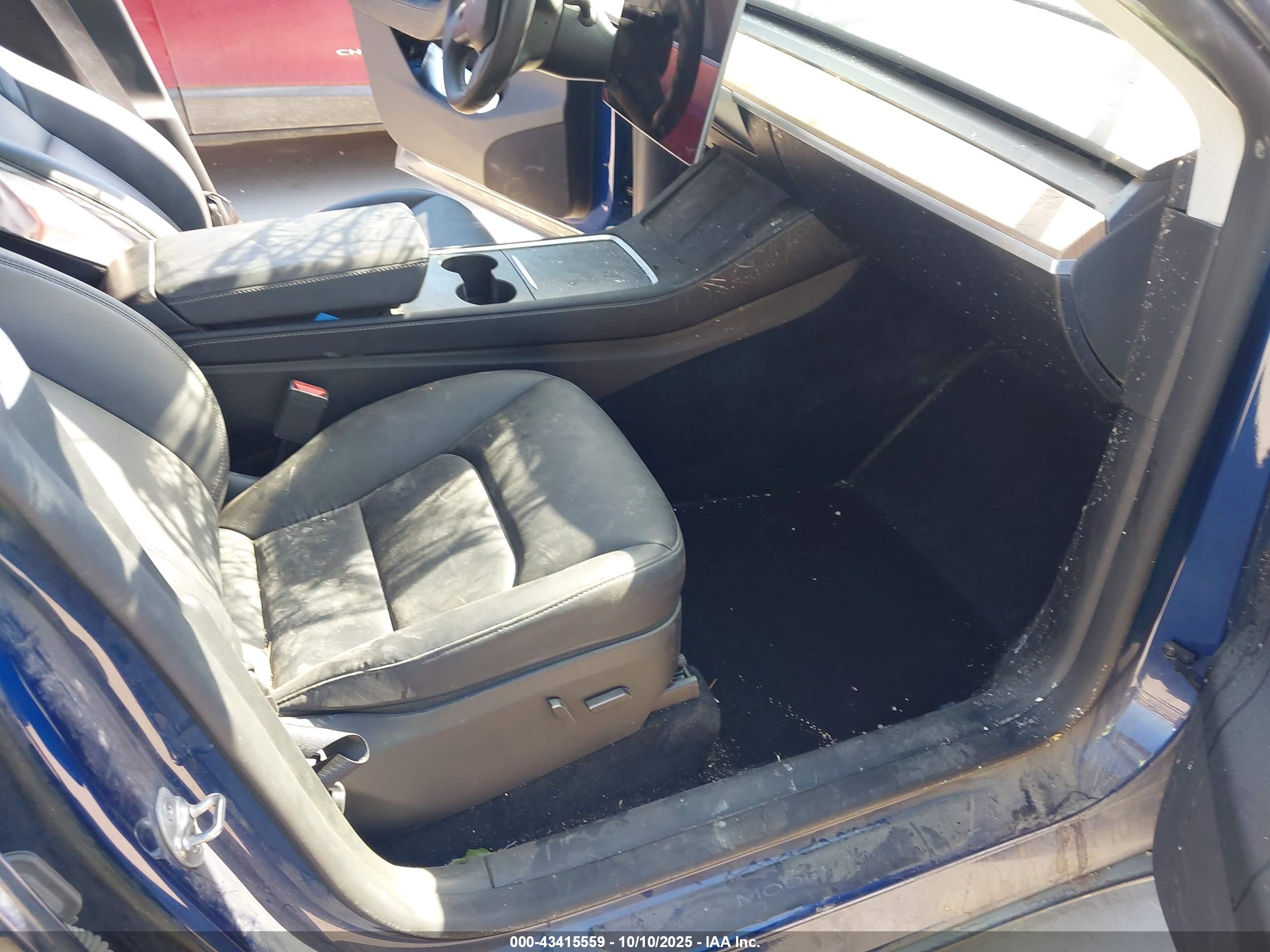 TESLA MODEL image 5