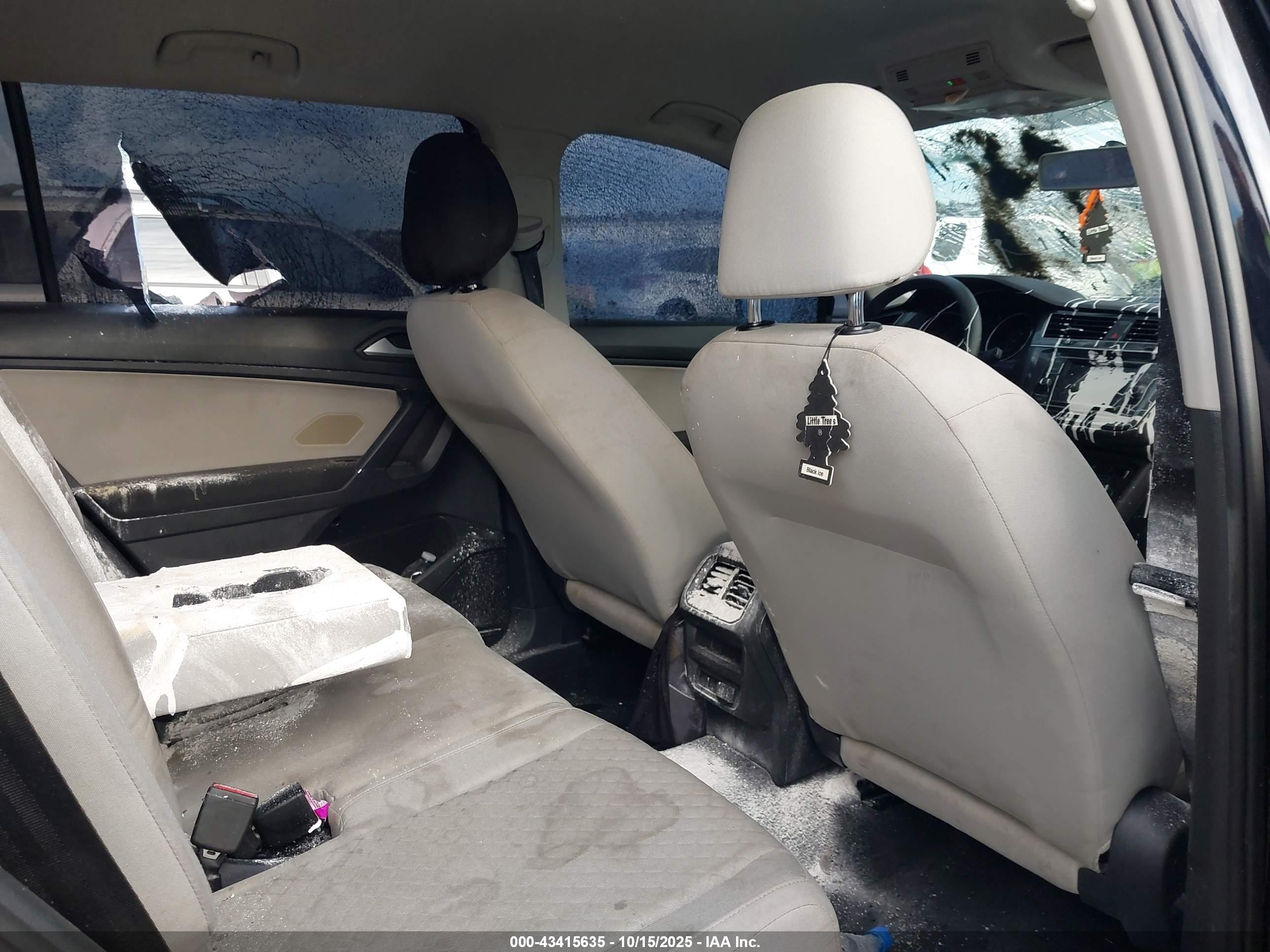 VOLKSWAGEN TIGUAN image 8