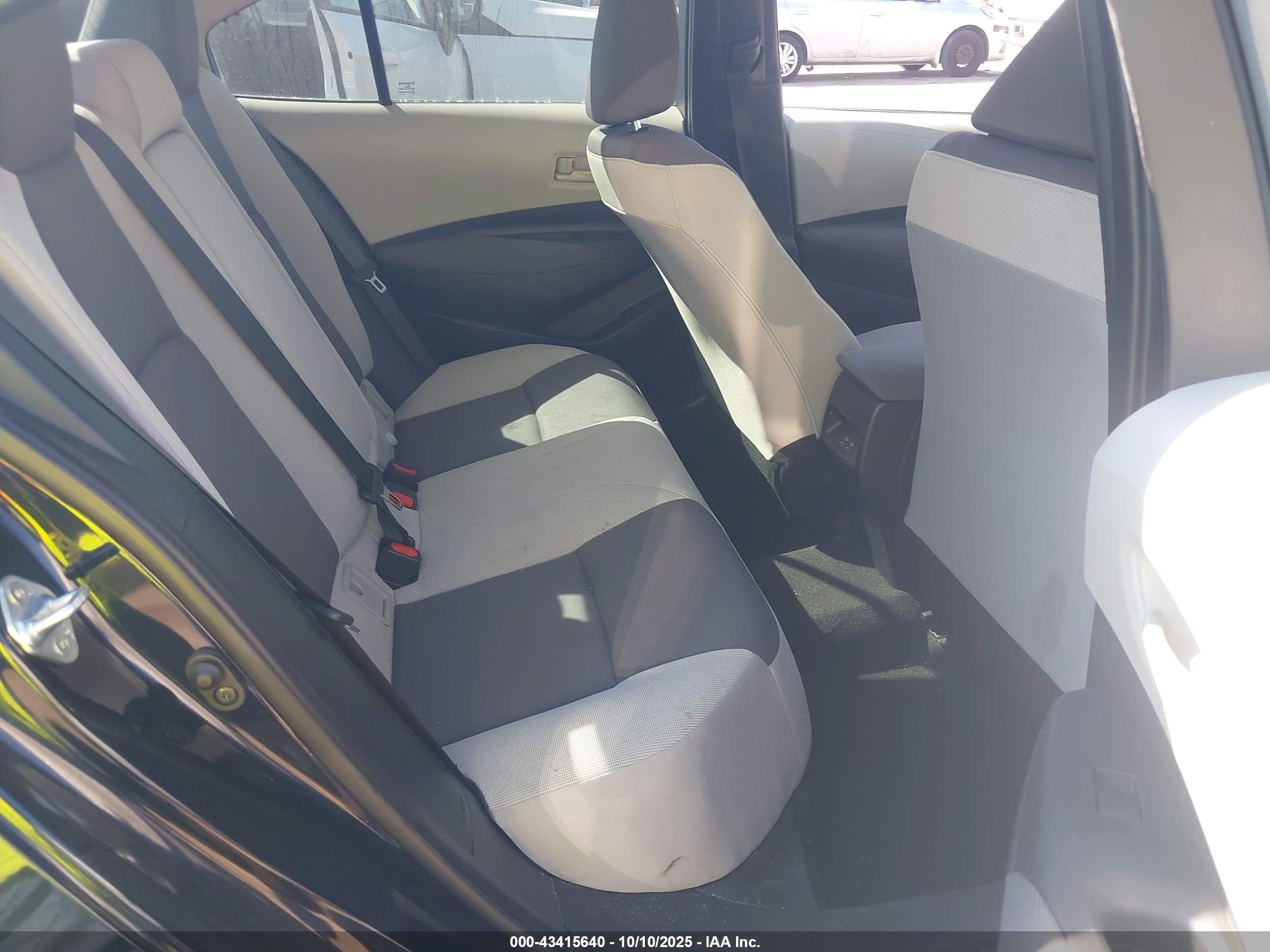 TOYOTA COROLLA image 8