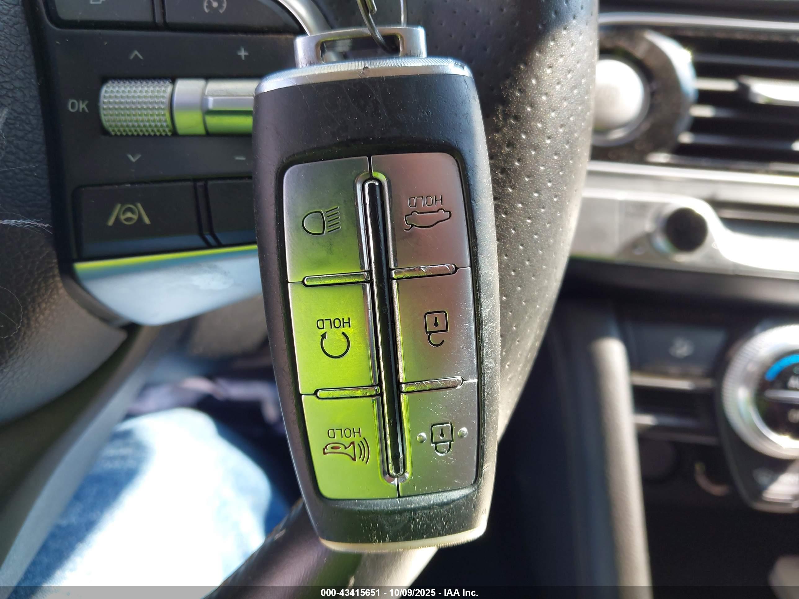 GENESIS G70 image 11