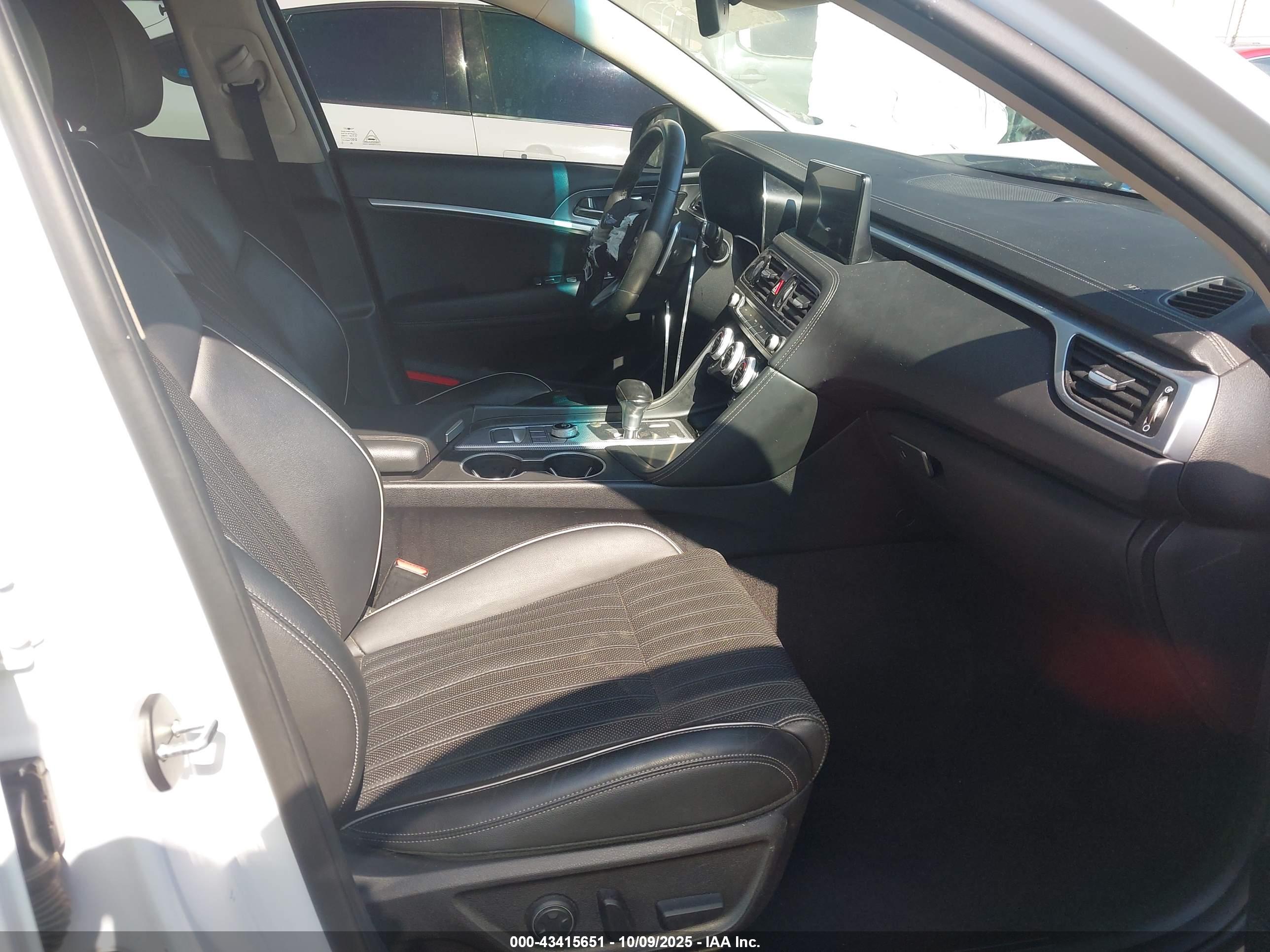 GENESIS G70 image 5