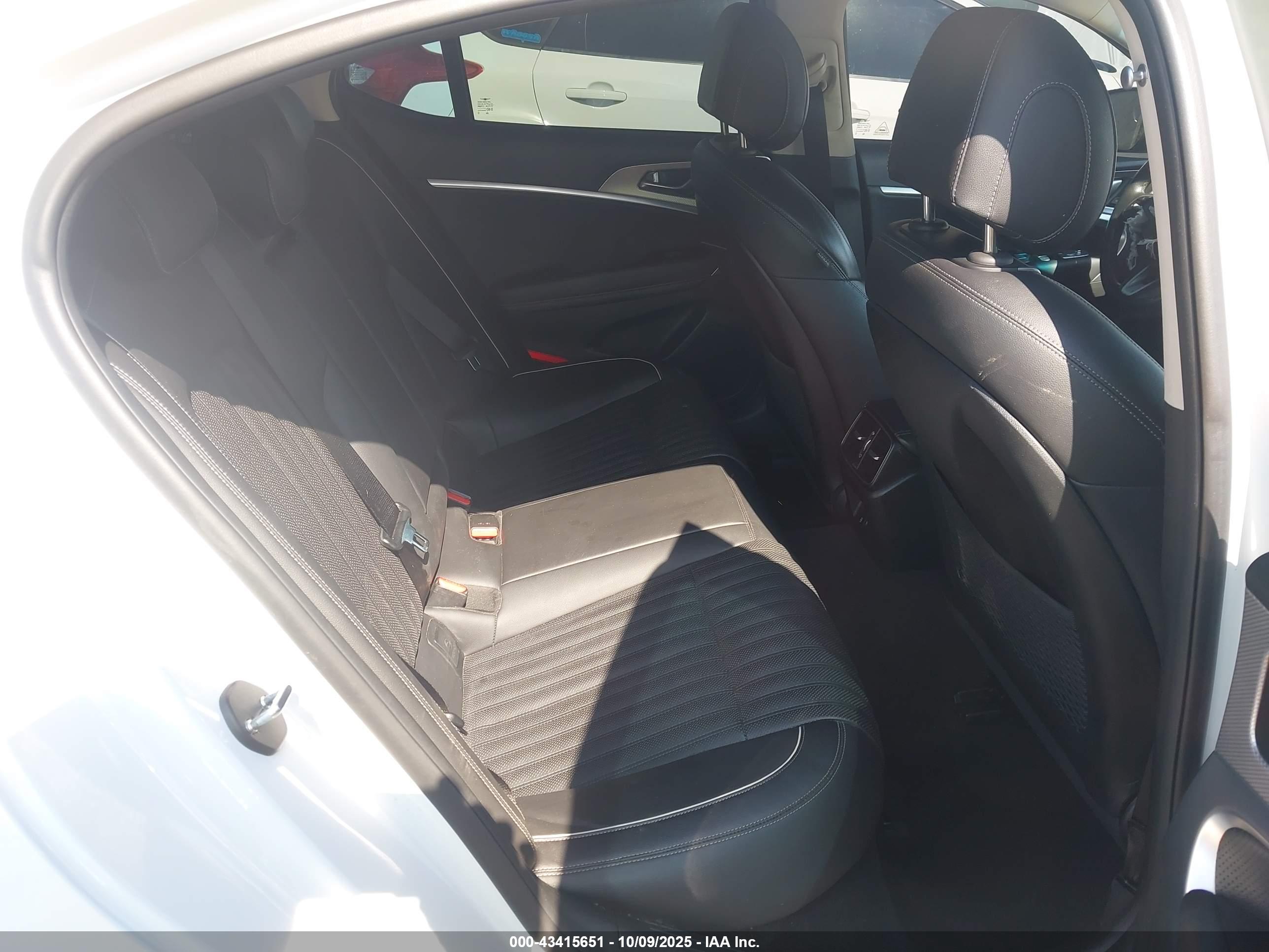 GENESIS G70 image 8