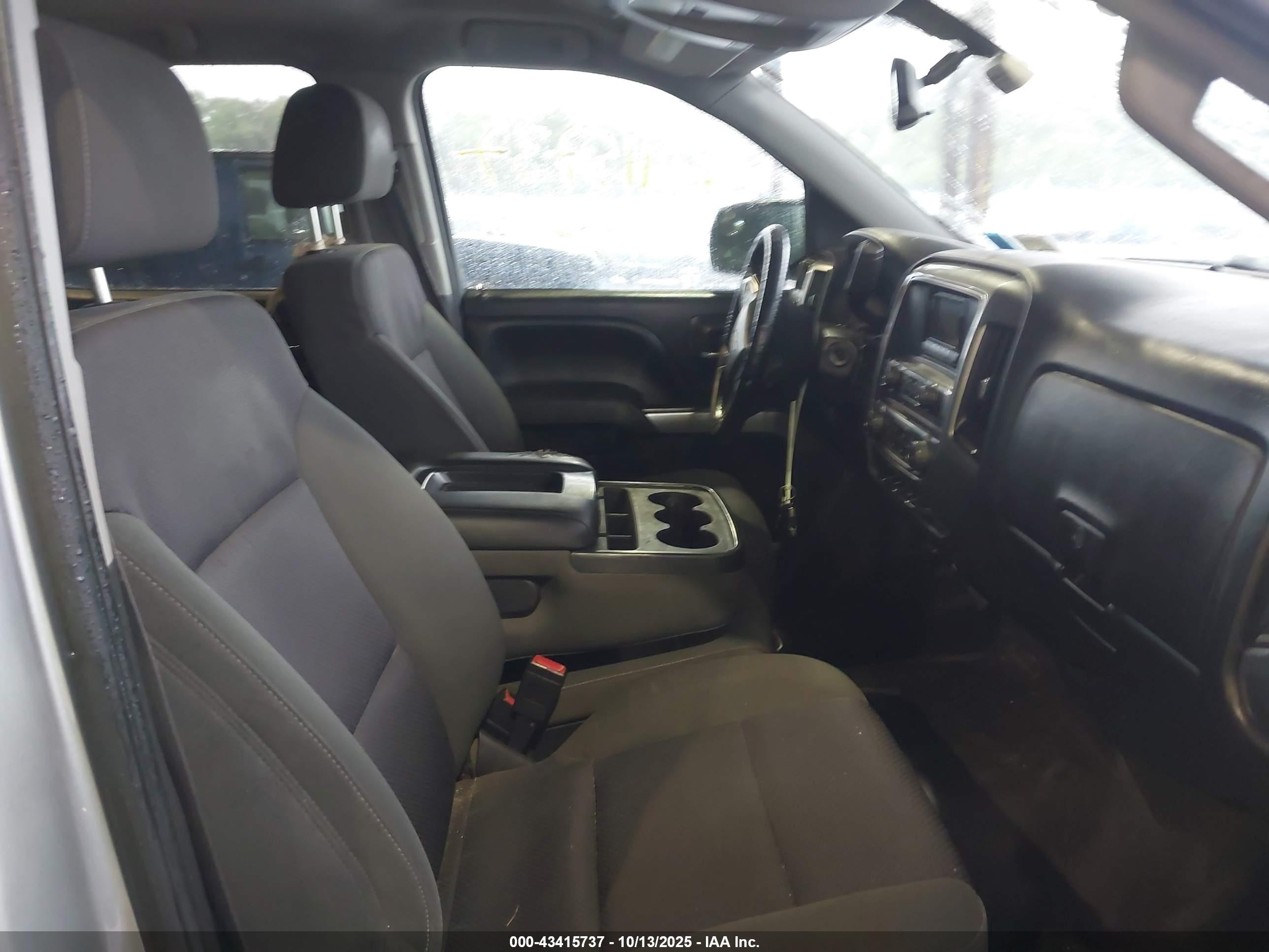 CHEVROLET SILVERADO image 5