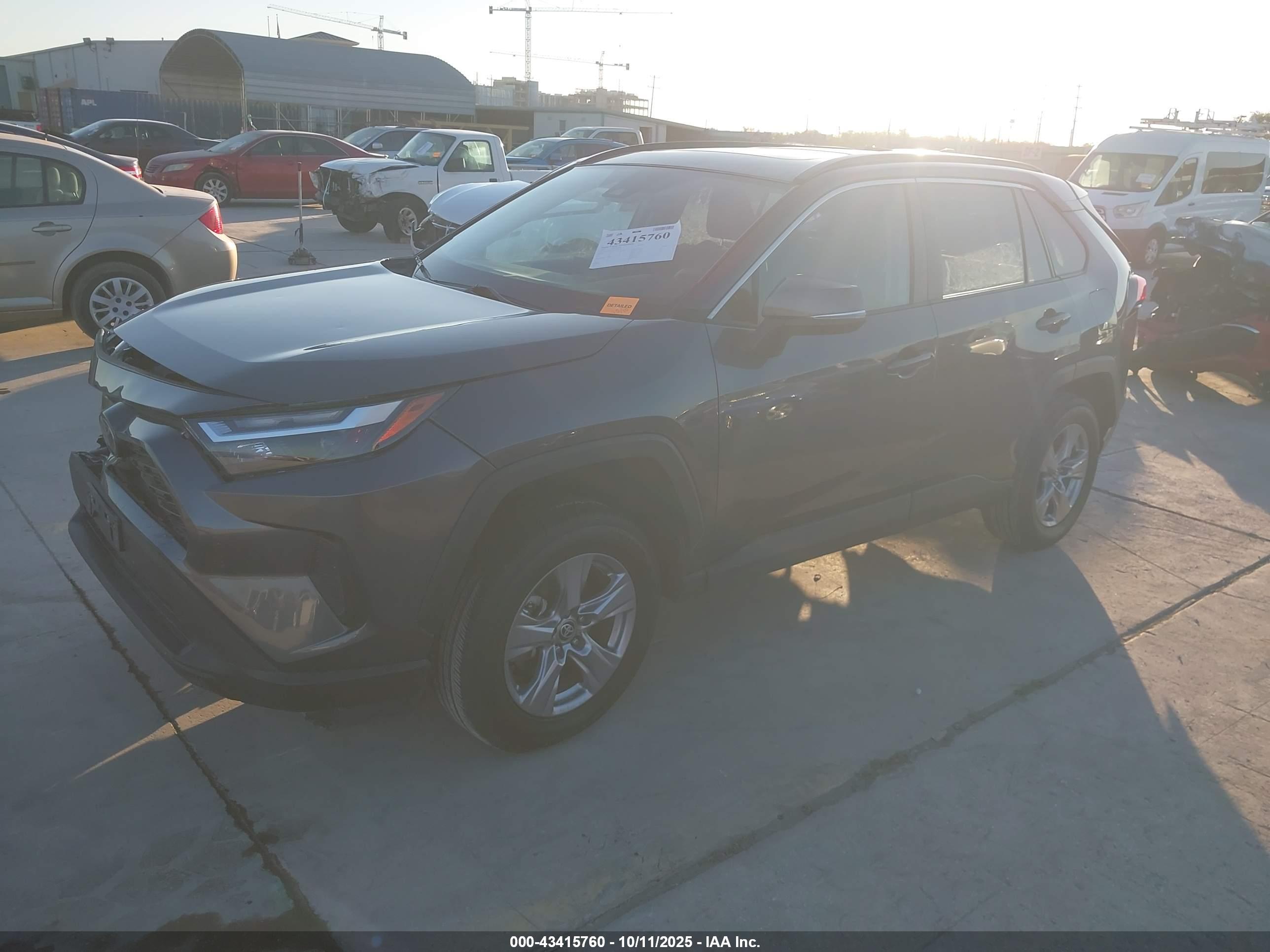 TOYOTA RAV4 image 2