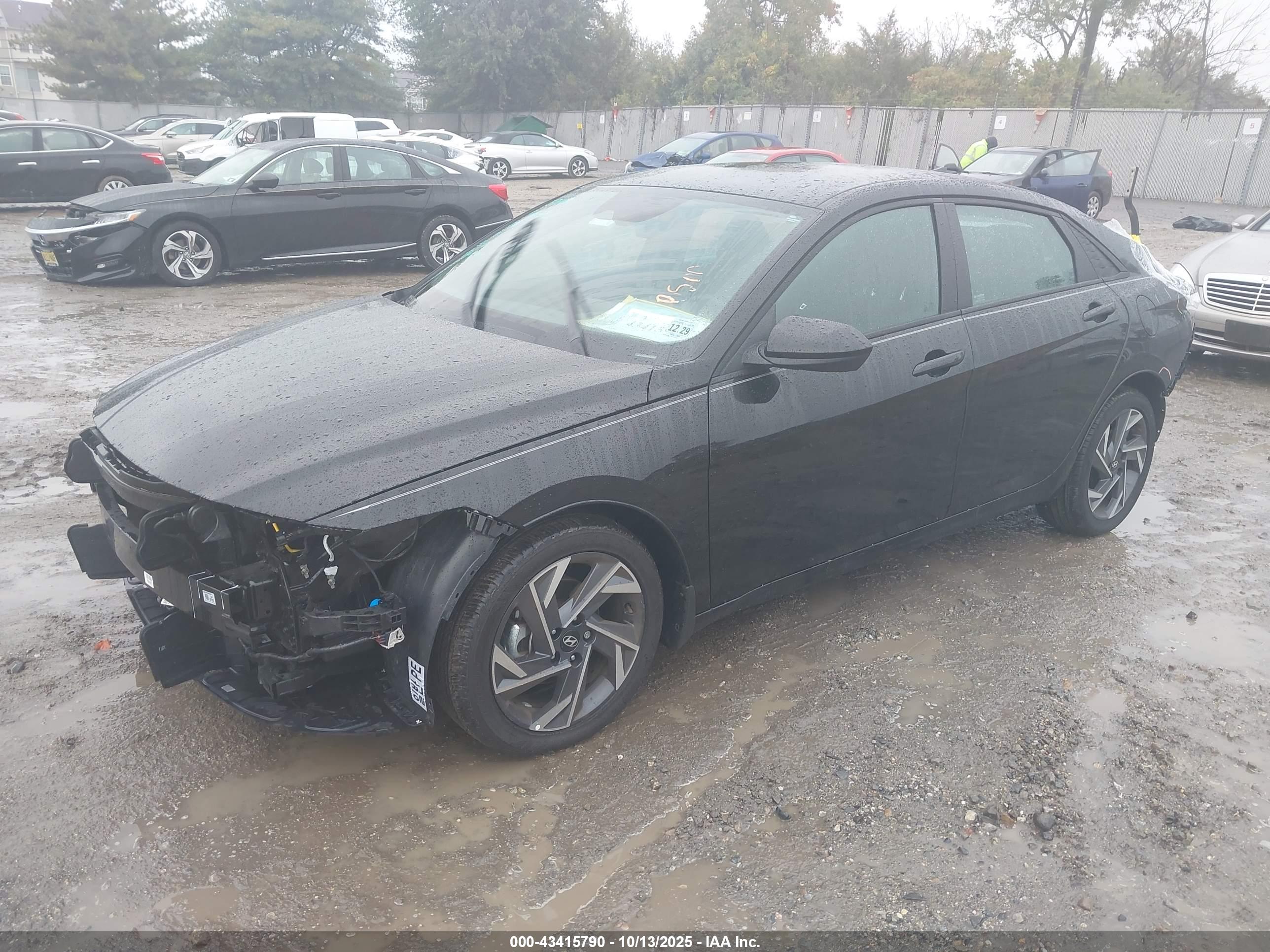 HYUNDAI ELANTRA image 2
