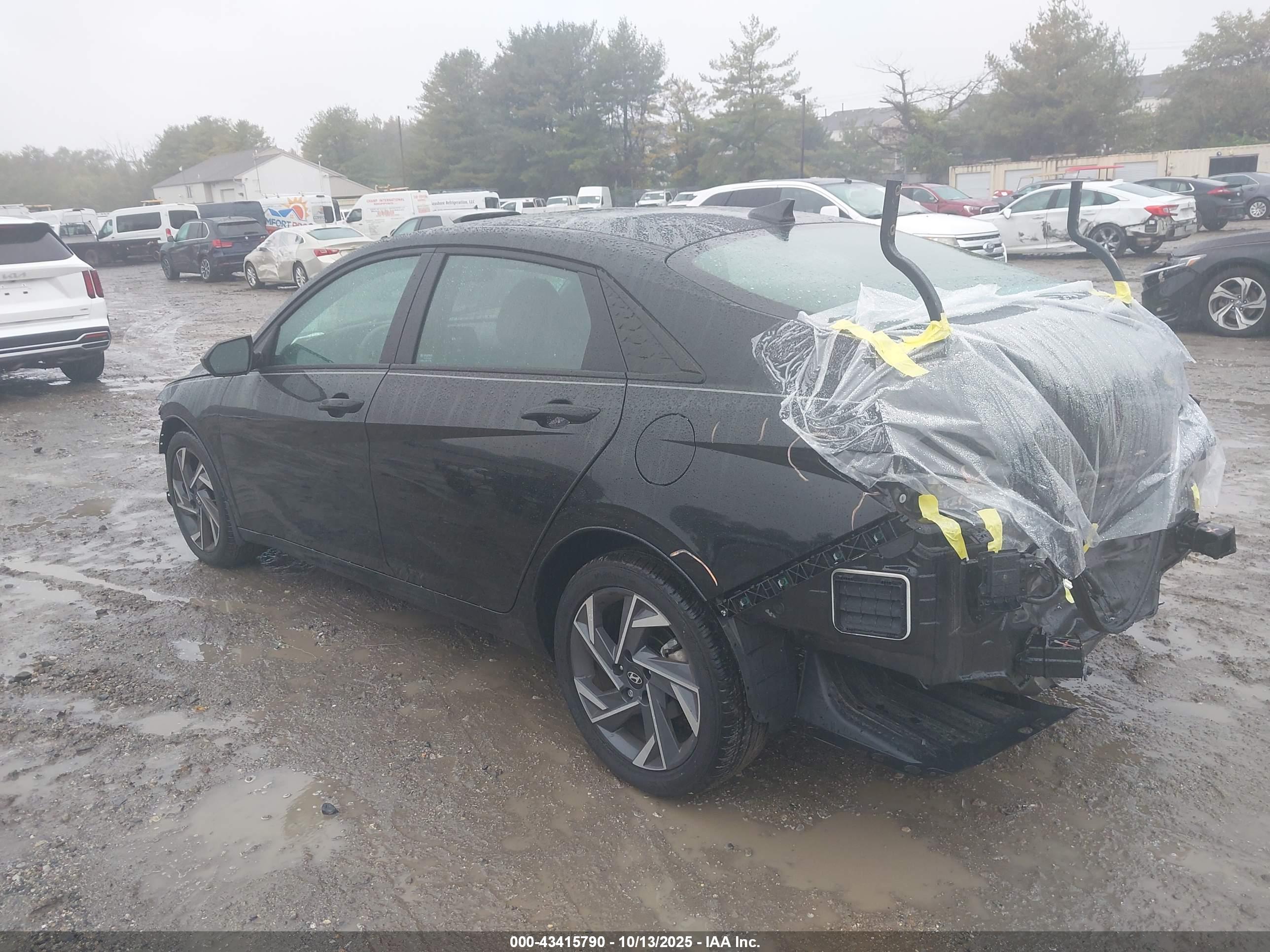 HYUNDAI ELANTRA image 3
