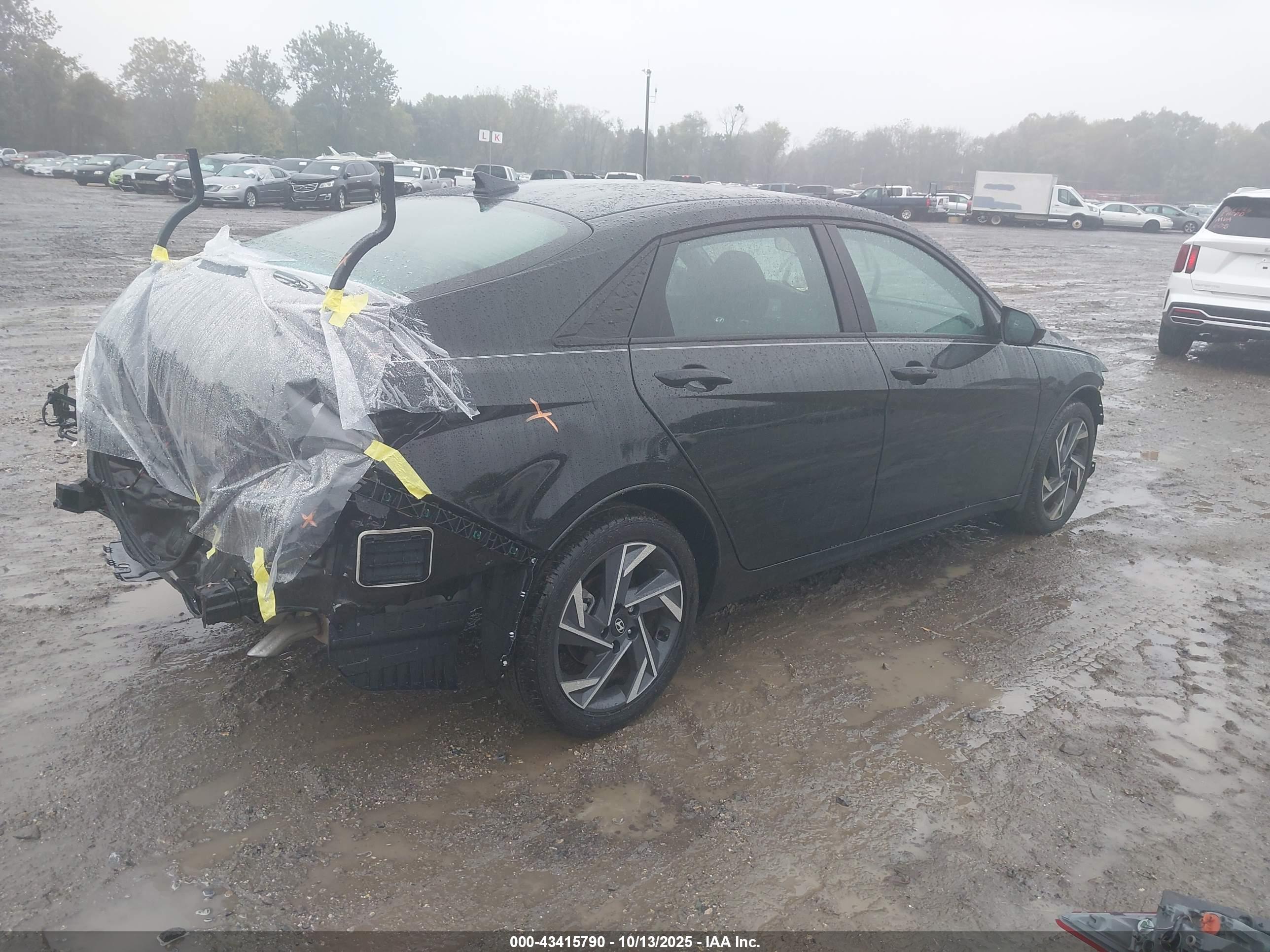 HYUNDAI ELANTRA image 4