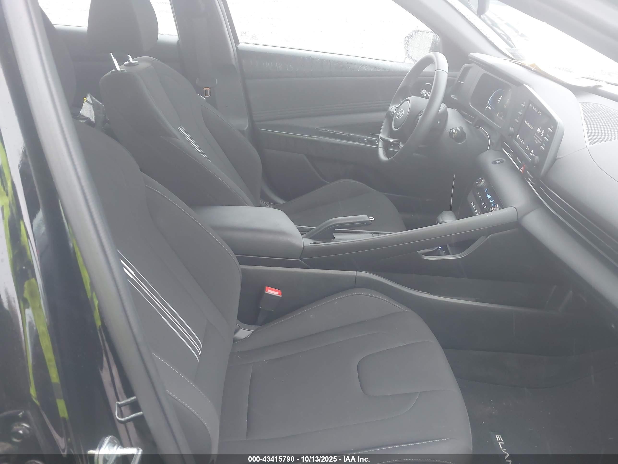 HYUNDAI ELANTRA image 5