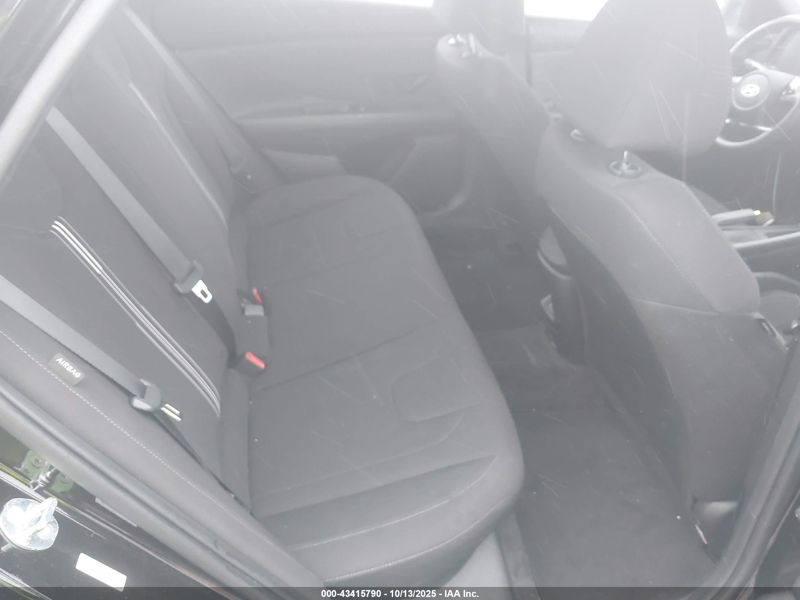 HYUNDAI ELANTRA image 8