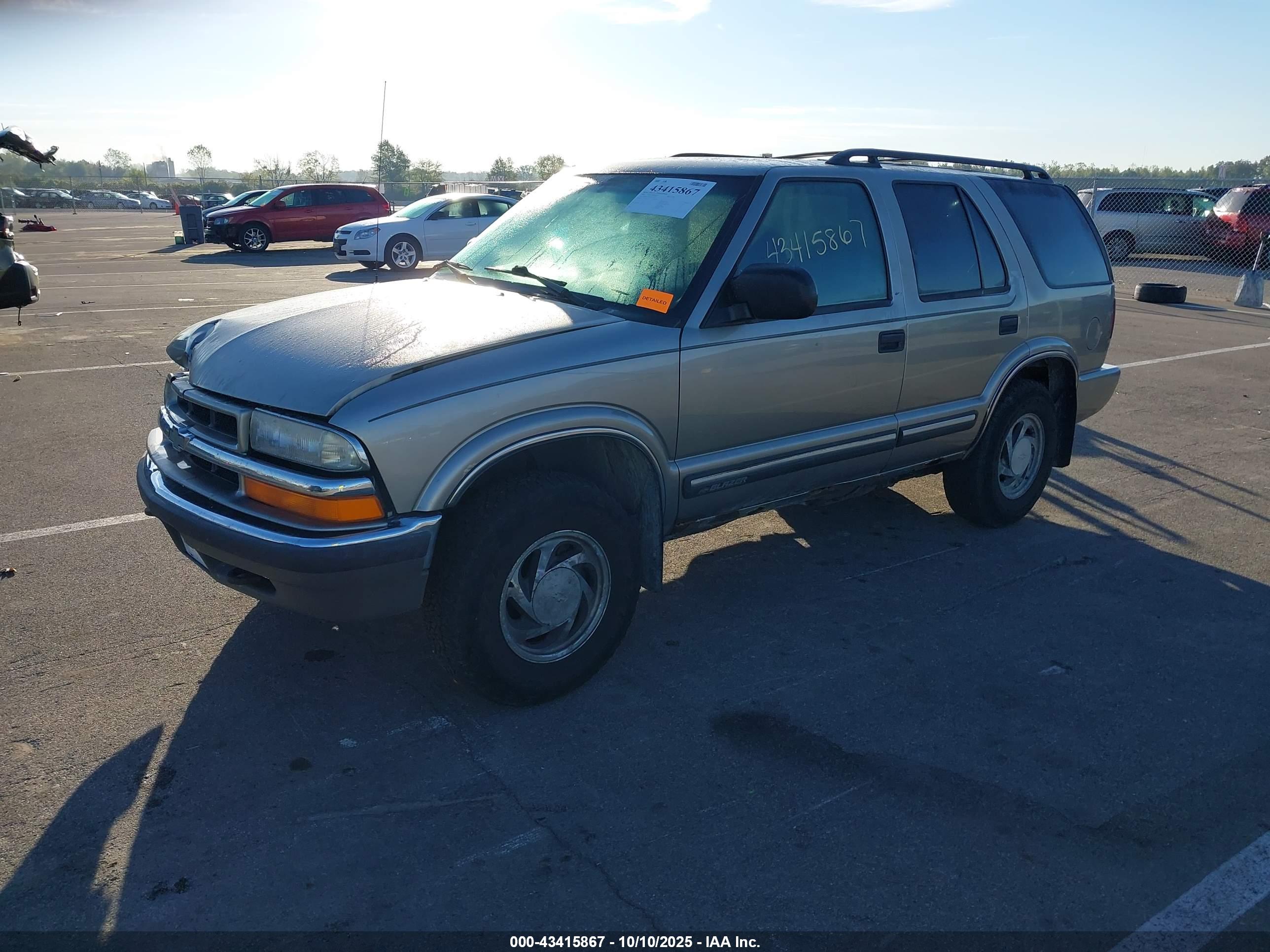 CHEVROLET BLAZER image 2