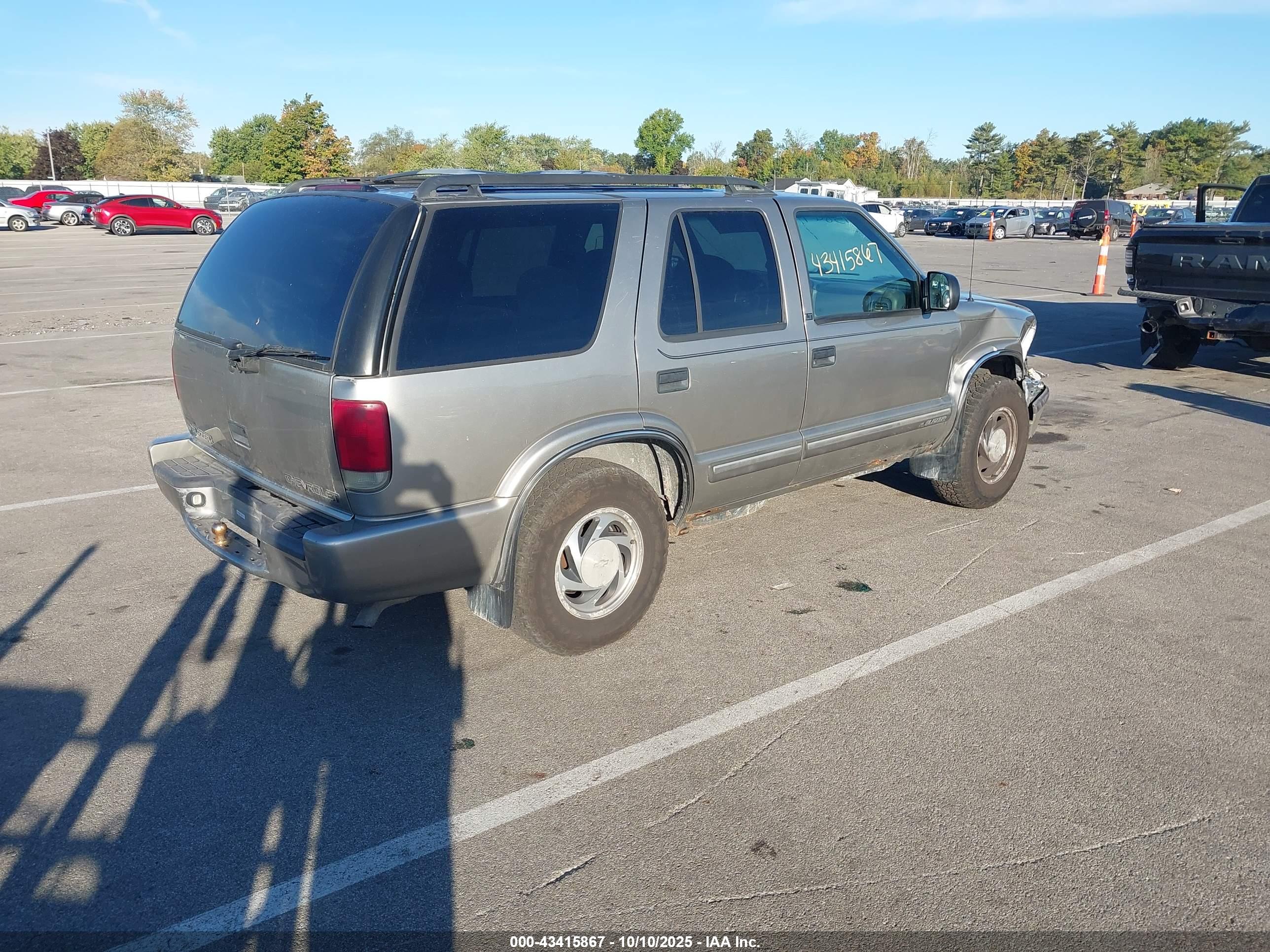 CHEVROLET BLAZER image 4