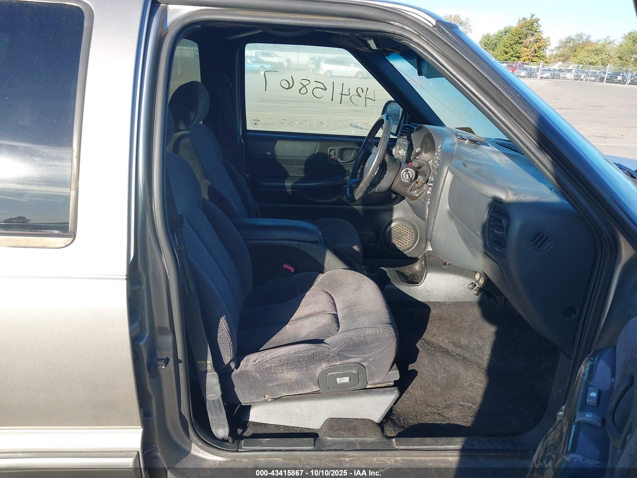 CHEVROLET BLAZER image 5