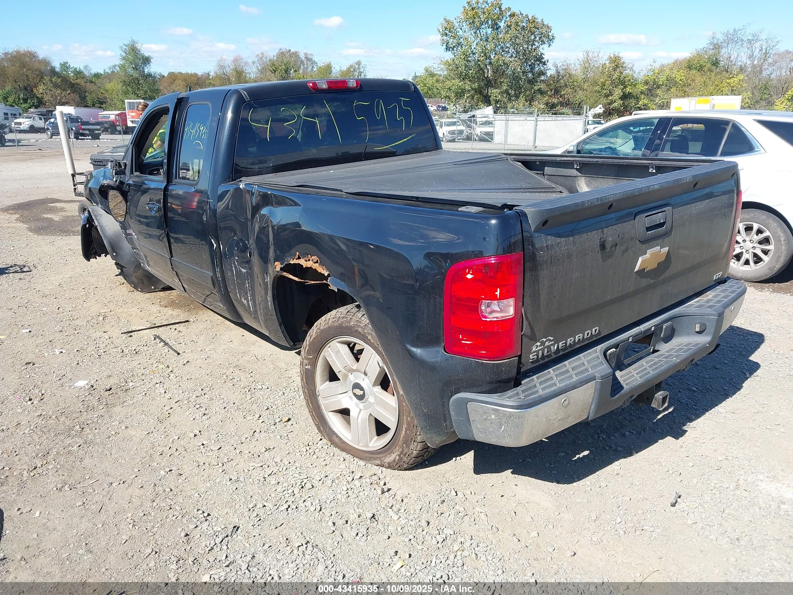 CHEVROLET SILVERADO image 3