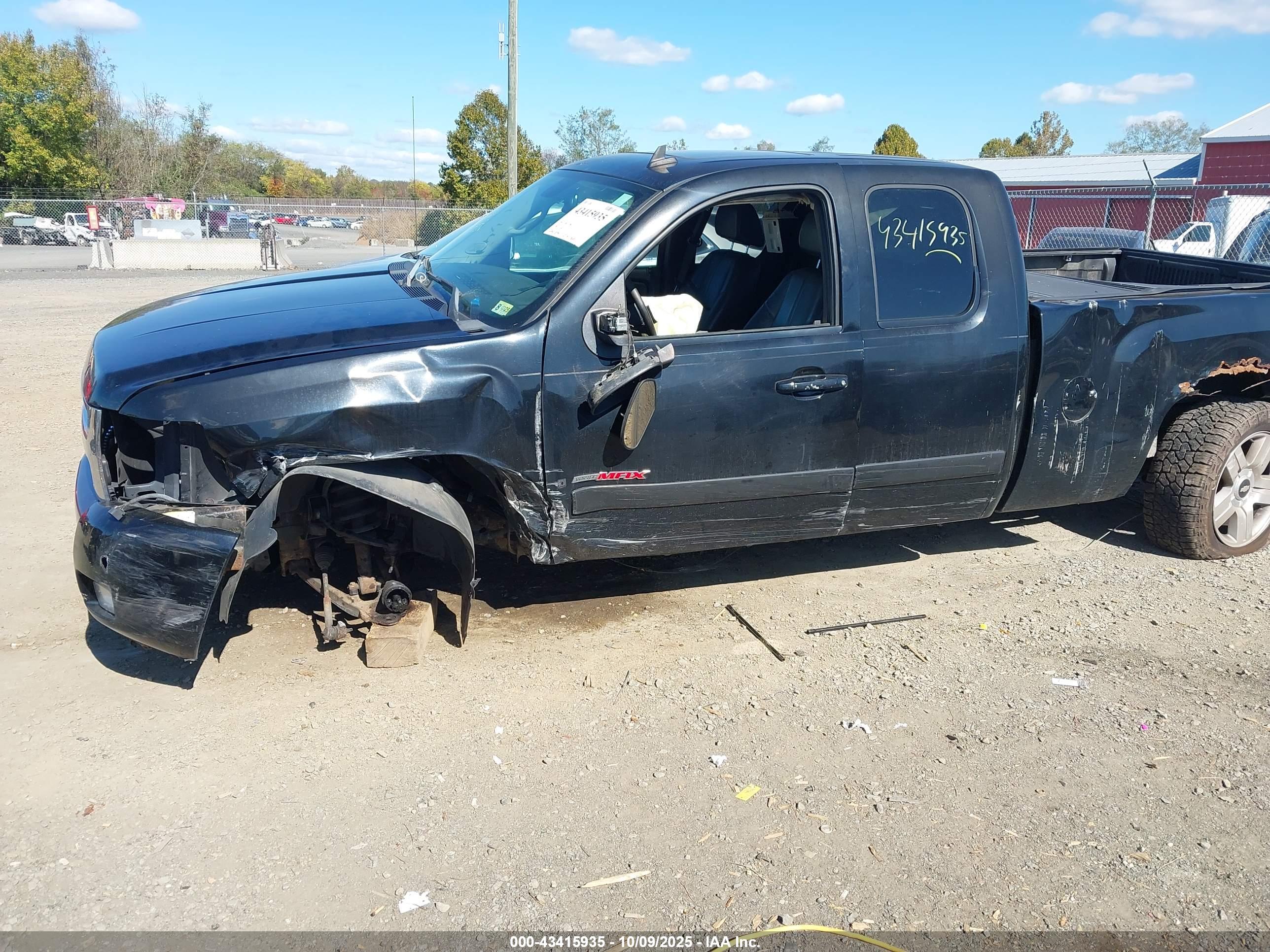 CHEVROLET SILVERADO image 6