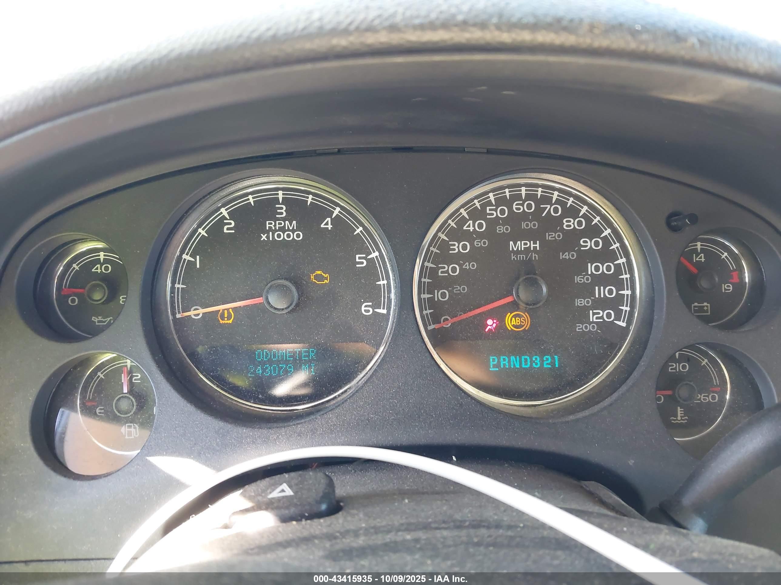 CHEVROLET SILVERADO image 7