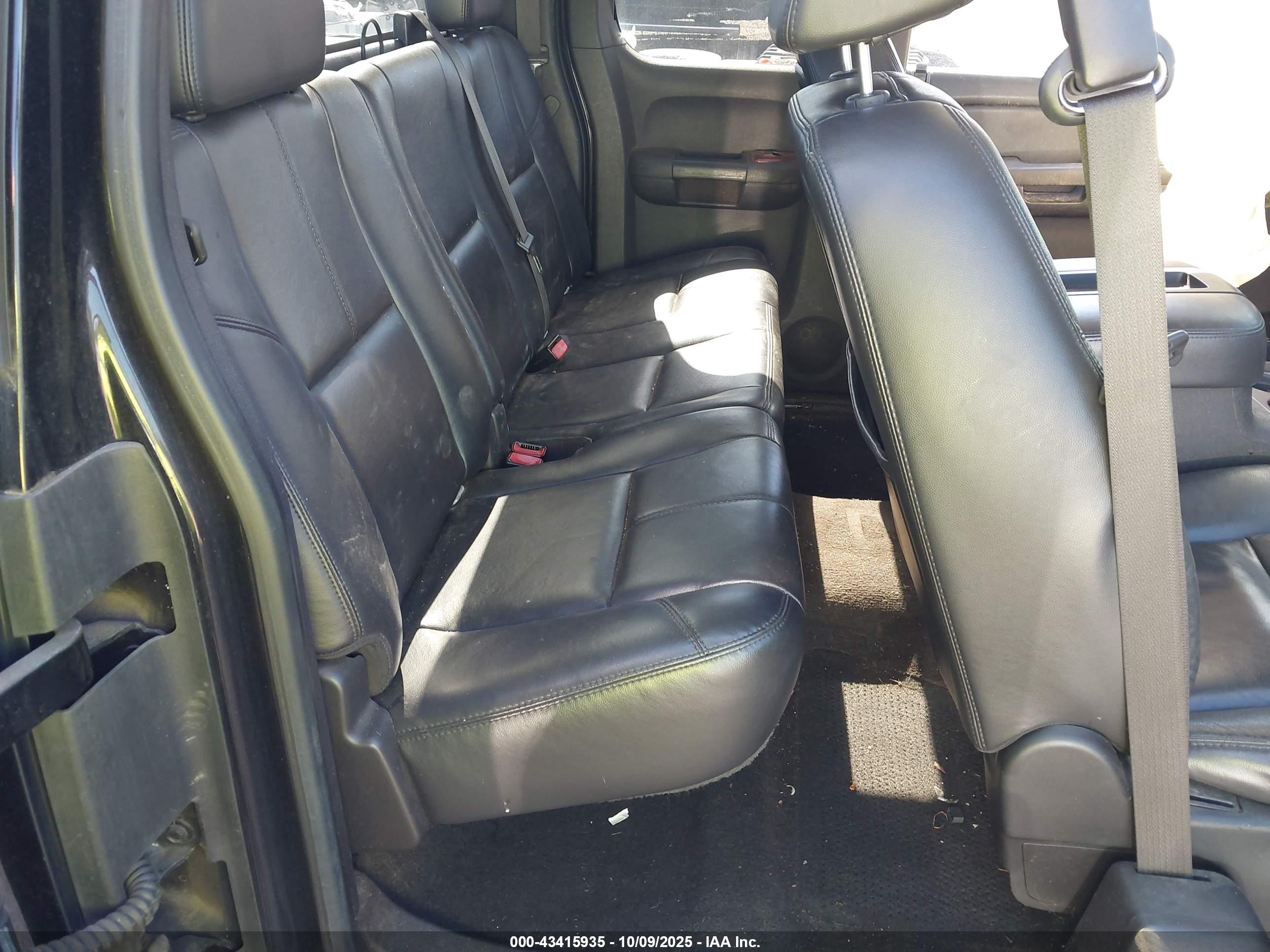 CHEVROLET SILVERADO image 8