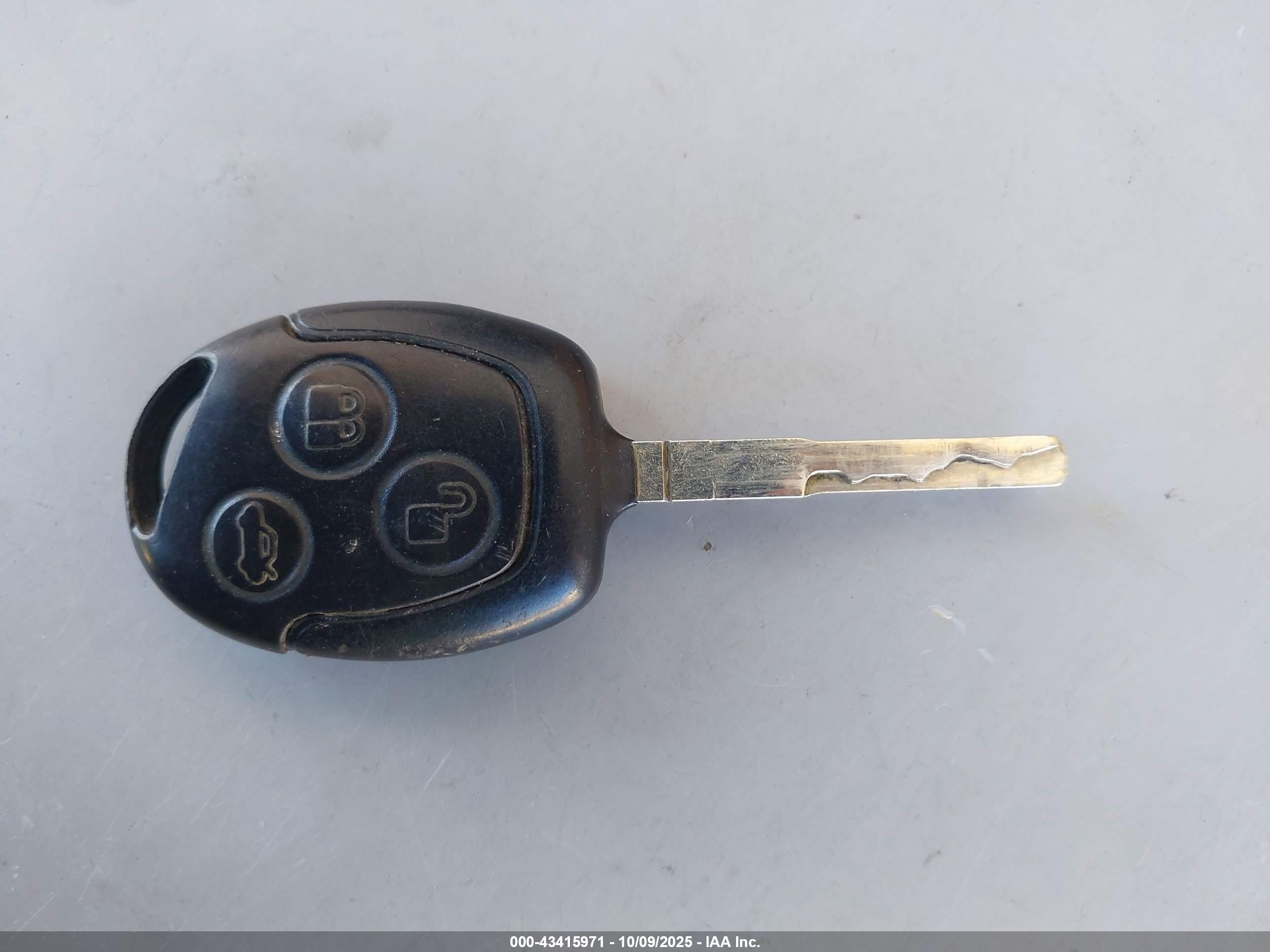FORD FIESTA image 11