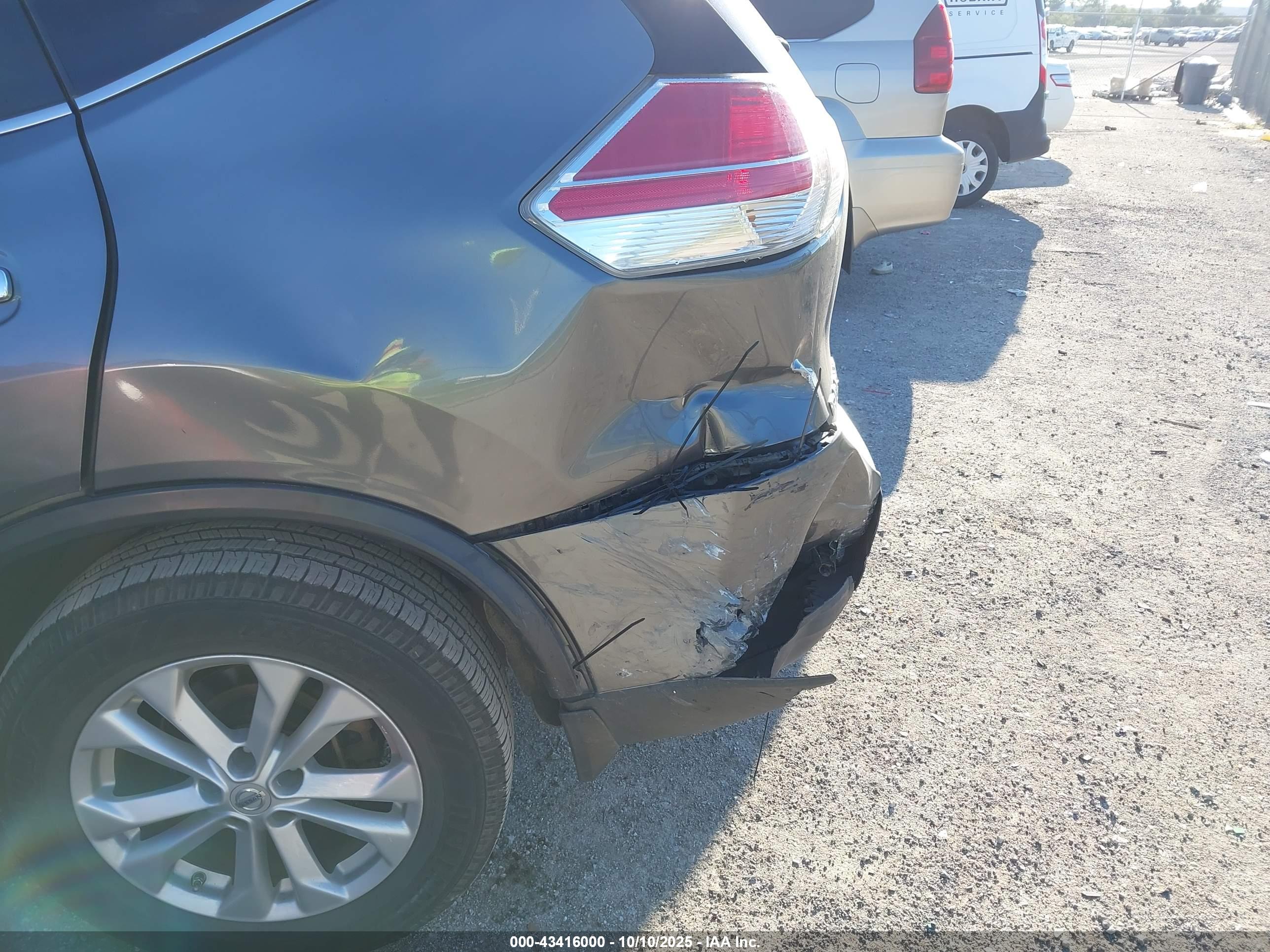NISSAN ROGUE image 6