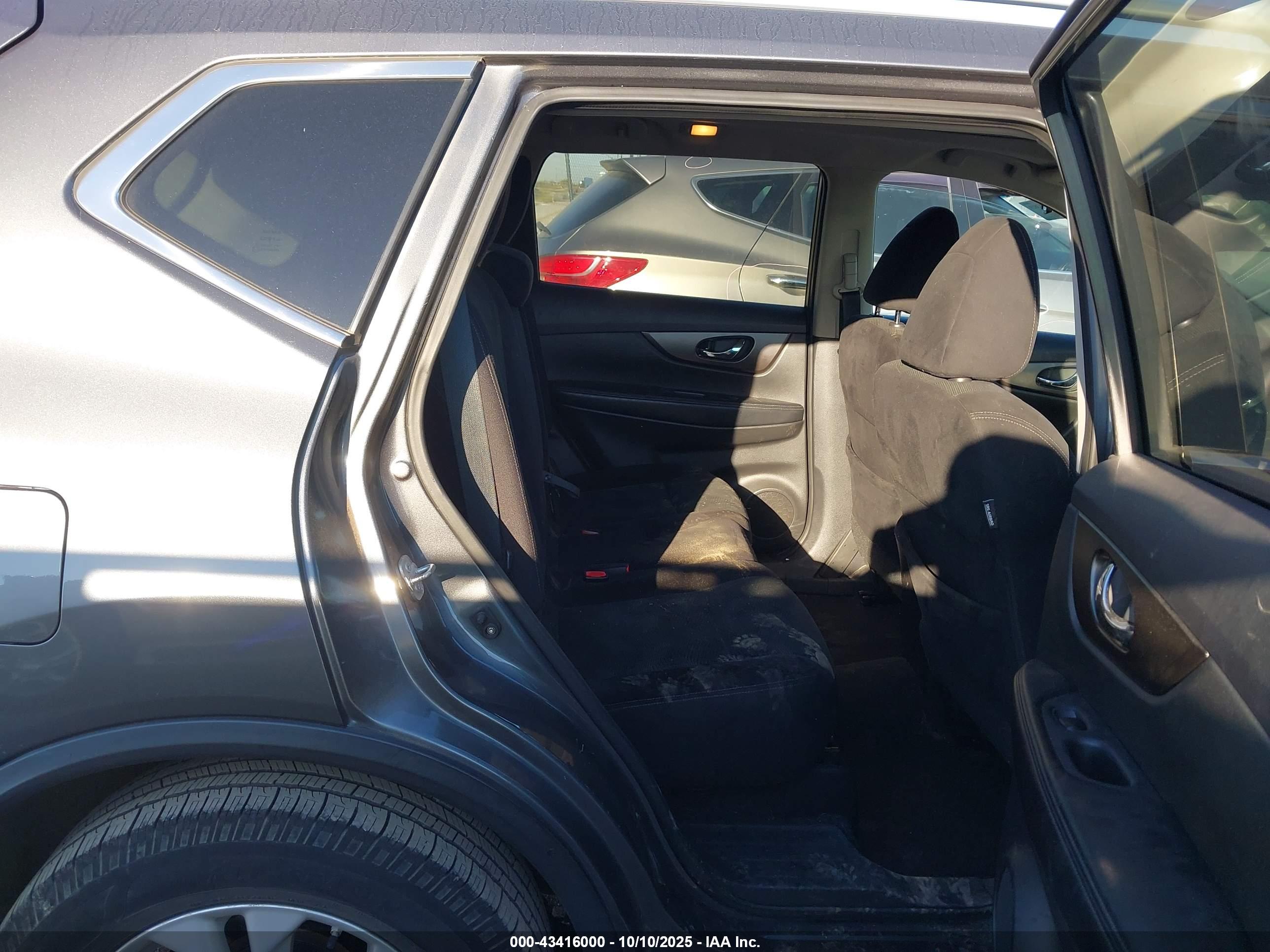 NISSAN ROGUE image 8