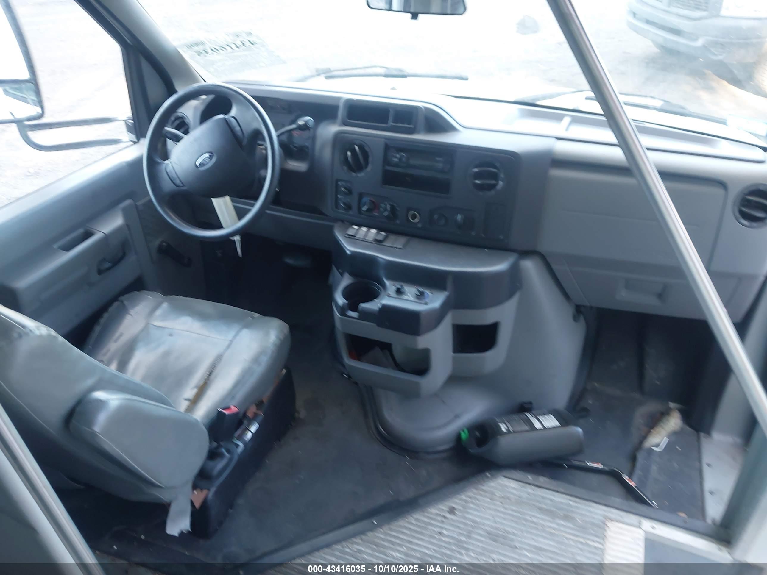 FORD E-350 image 7