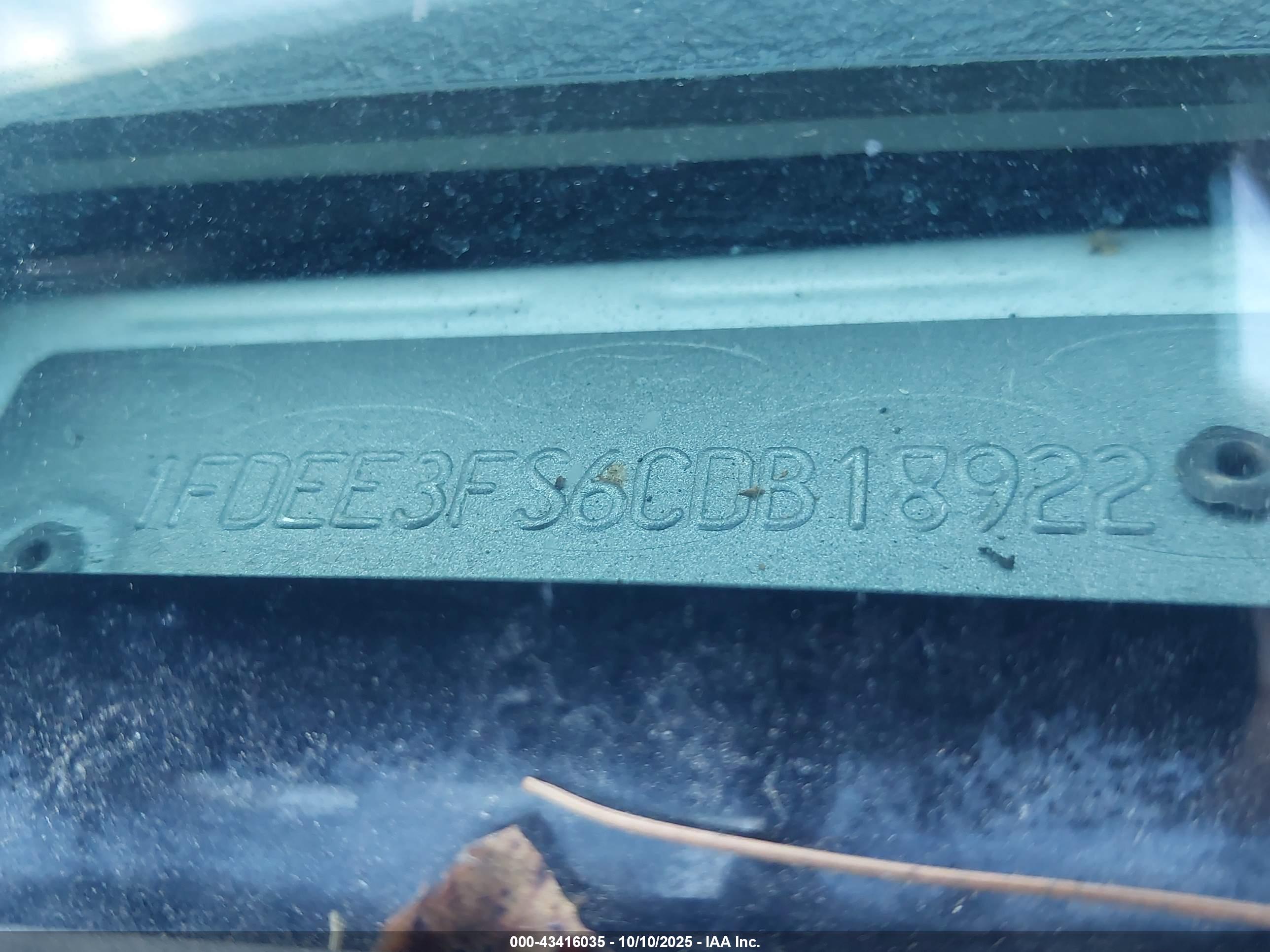 FORD E-350 image 9