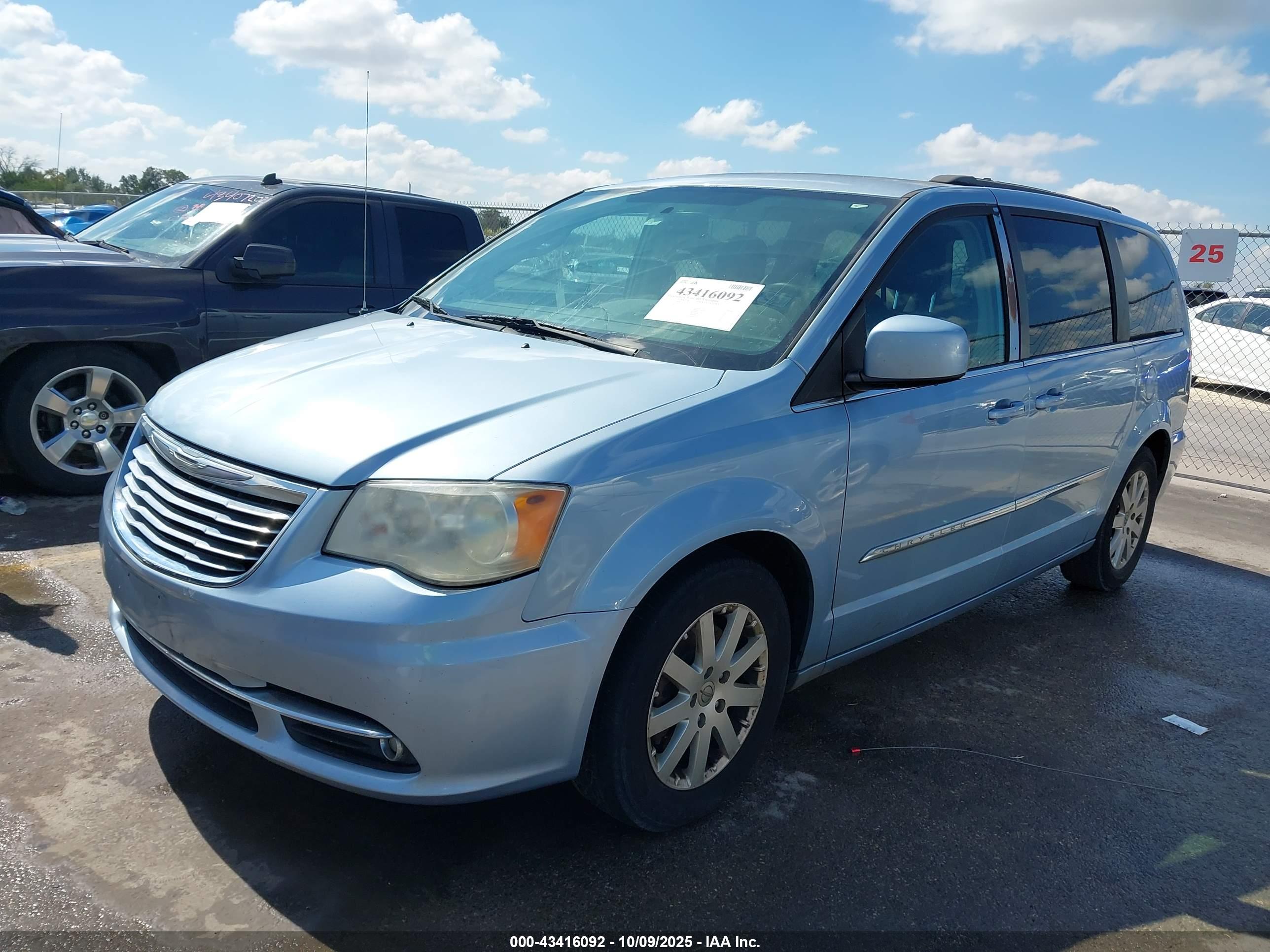 CHRYSLER TOWN image 2