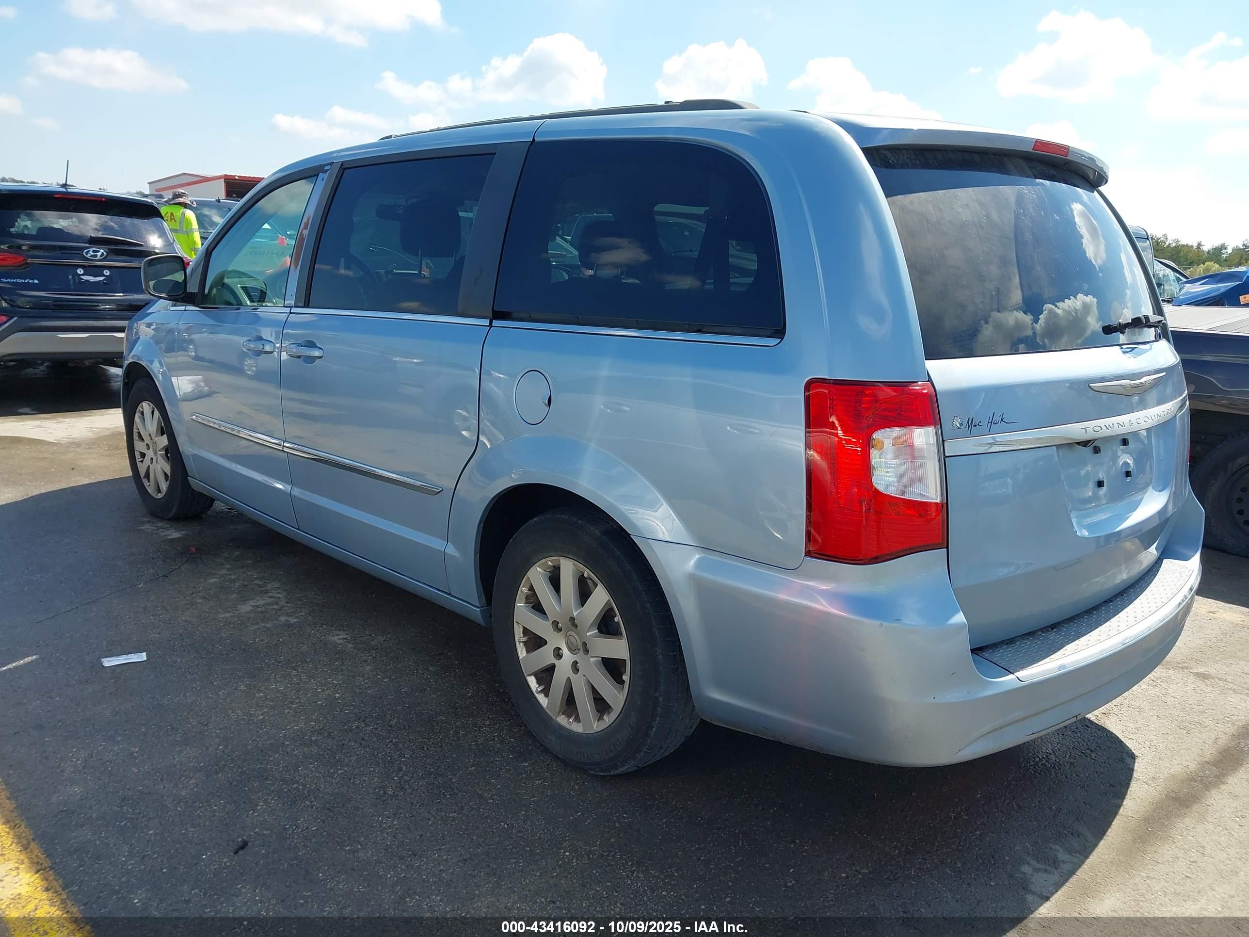 CHRYSLER TOWN image 3