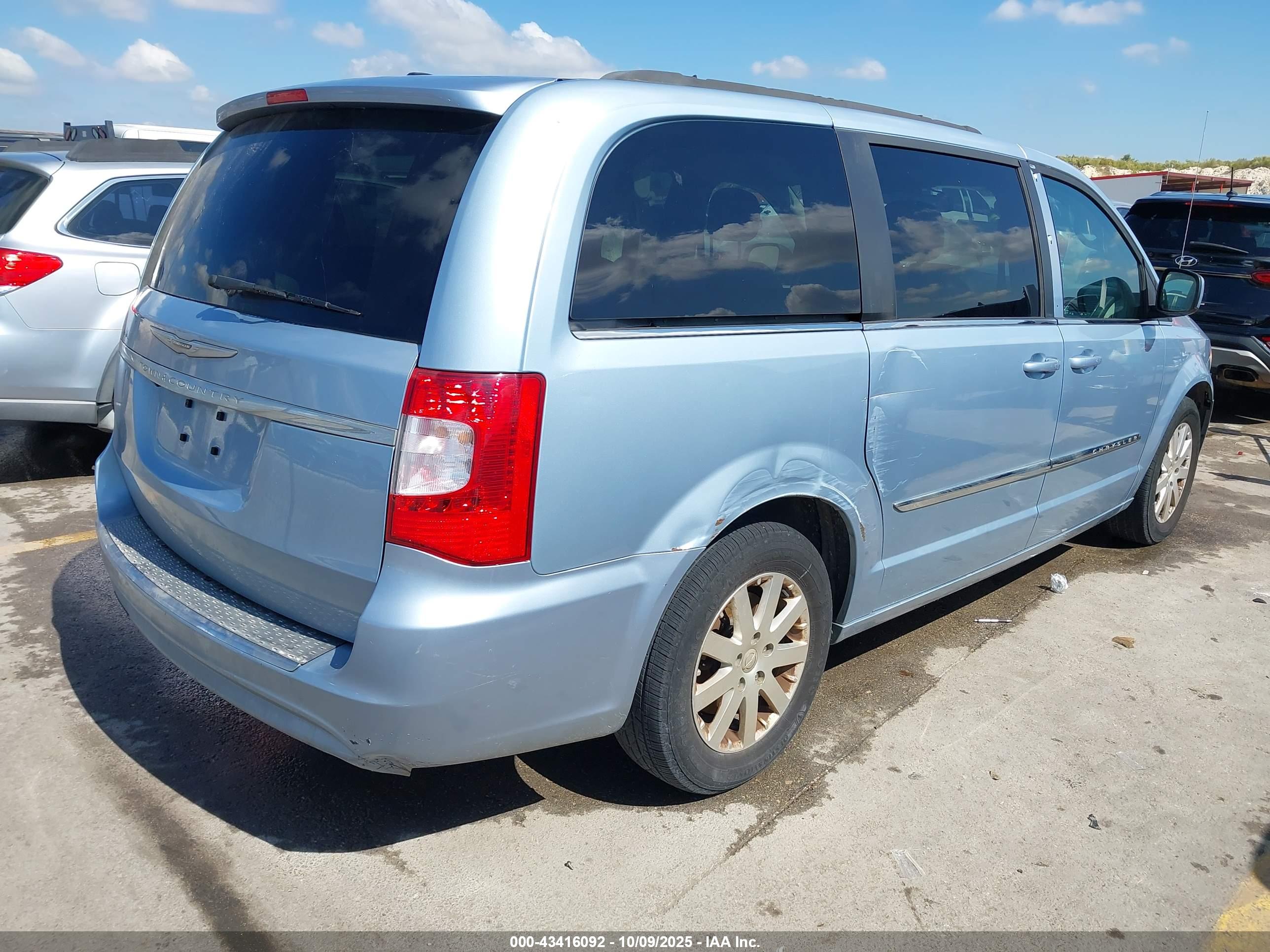 CHRYSLER TOWN image 4