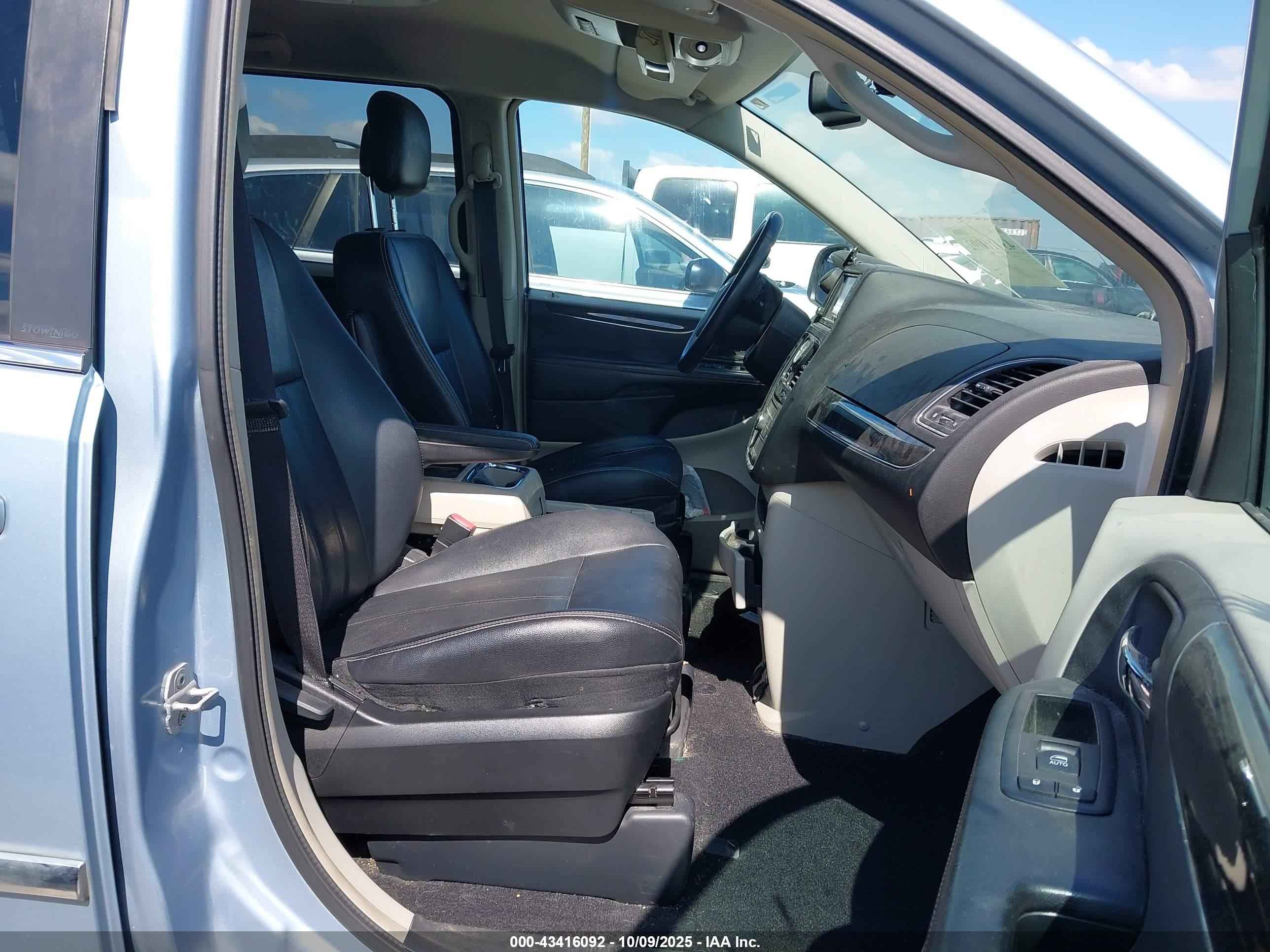 CHRYSLER TOWN image 5