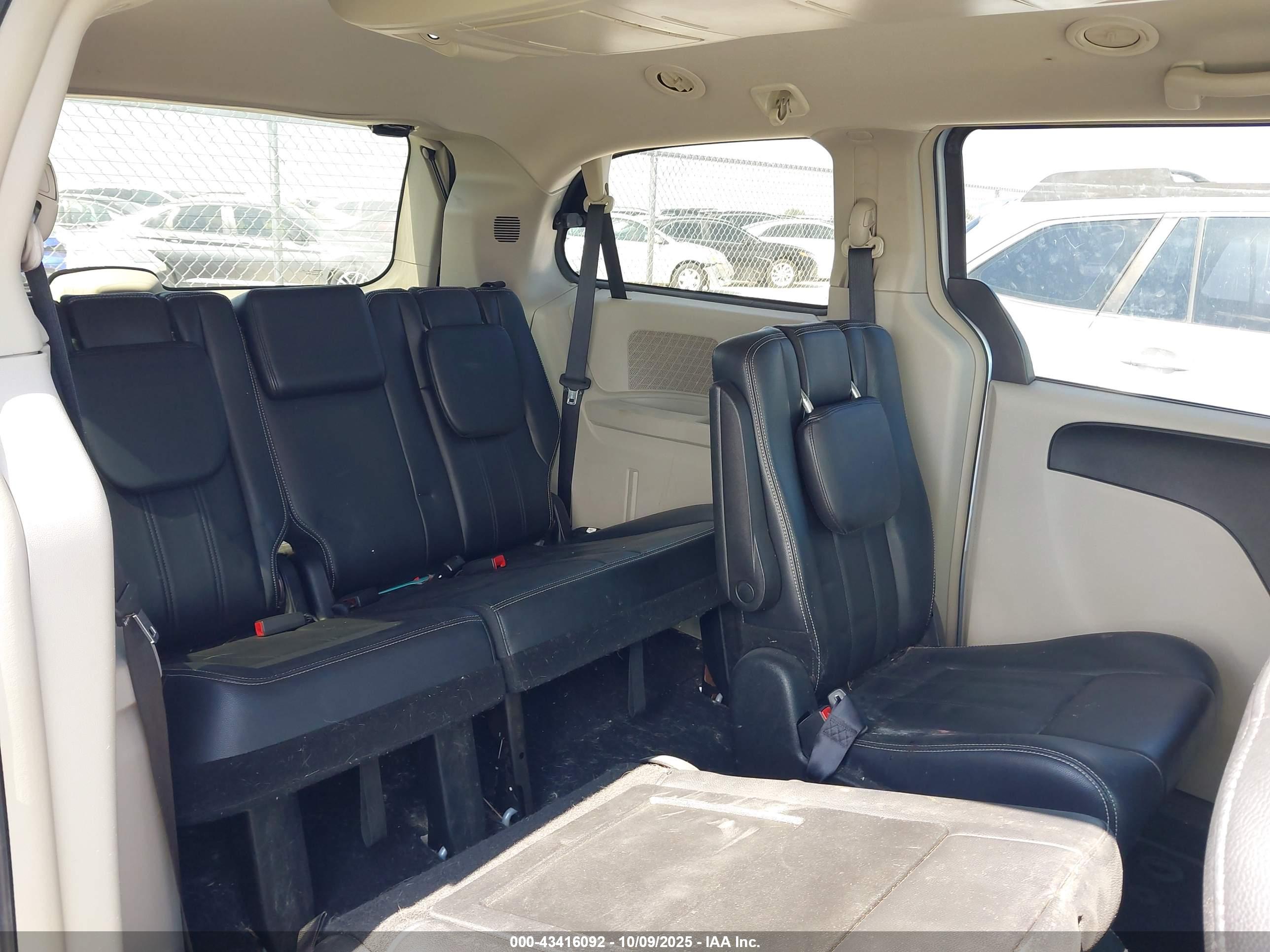 CHRYSLER TOWN image 8