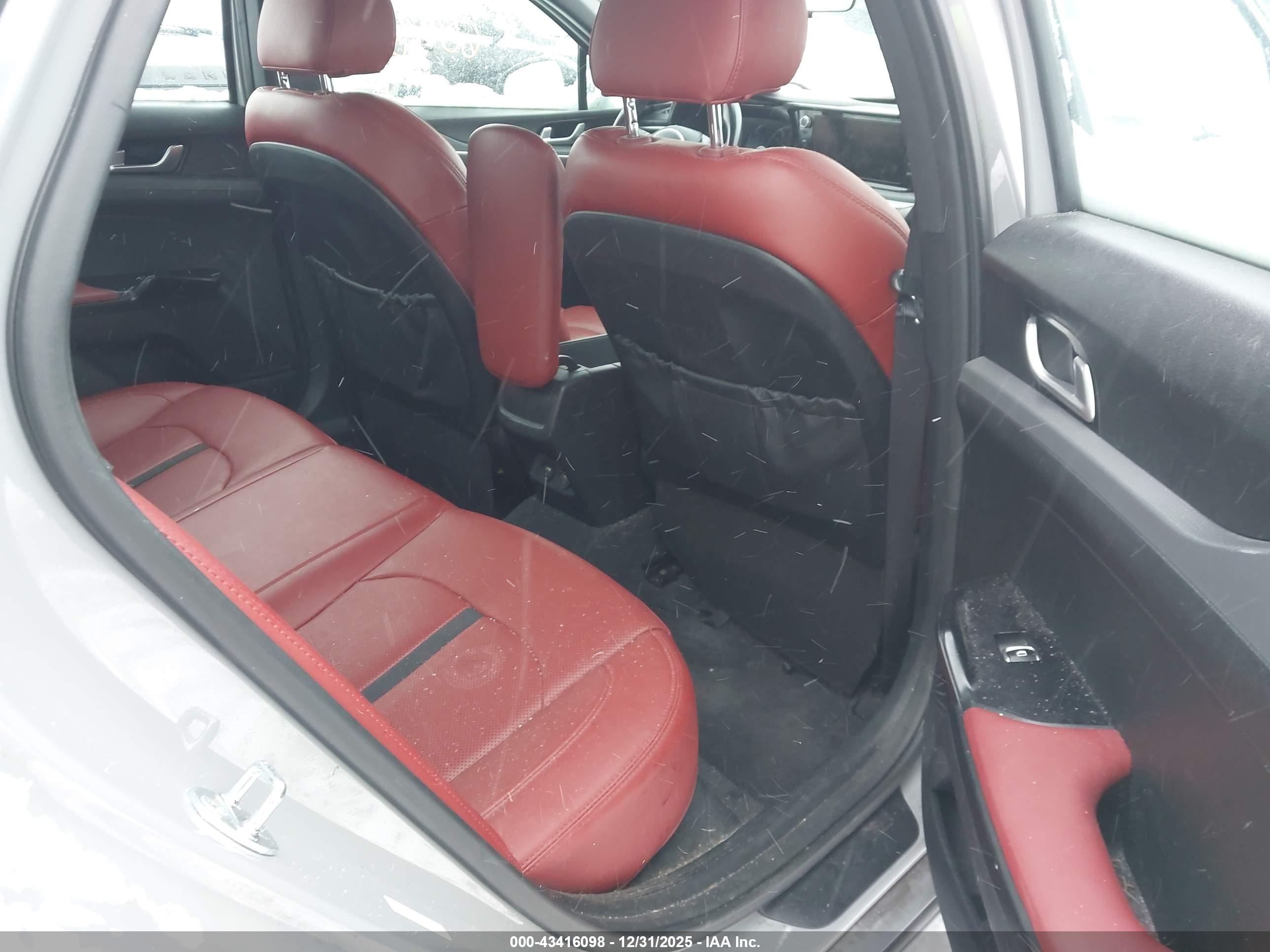 KIA K5 image 8