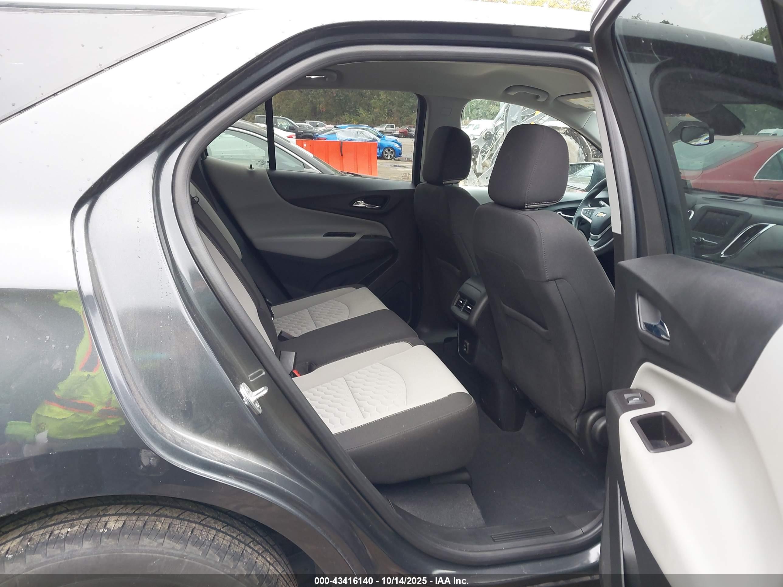 CHEVROLET EQUINOX image 8