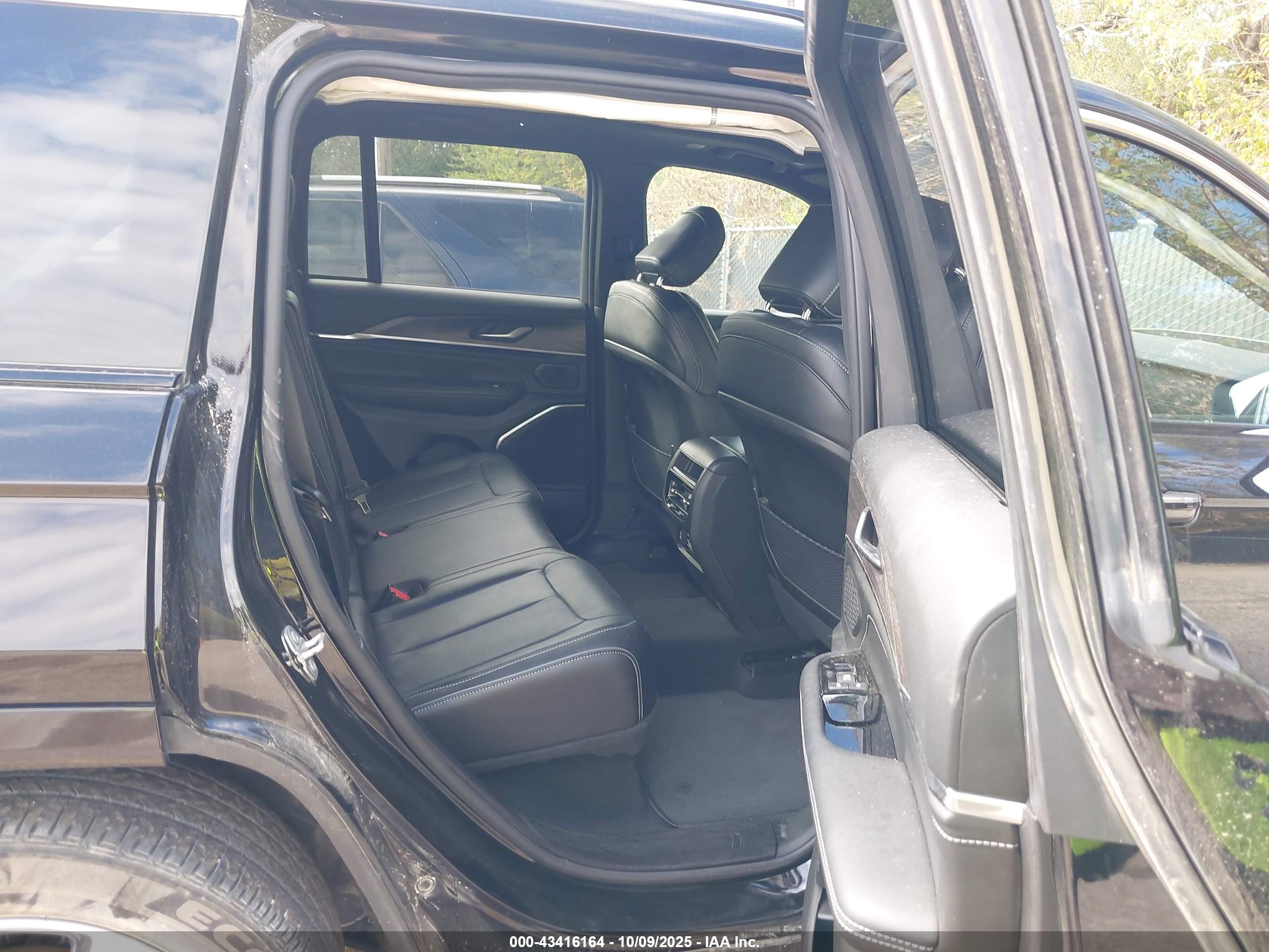 JEEP GRAND image 8