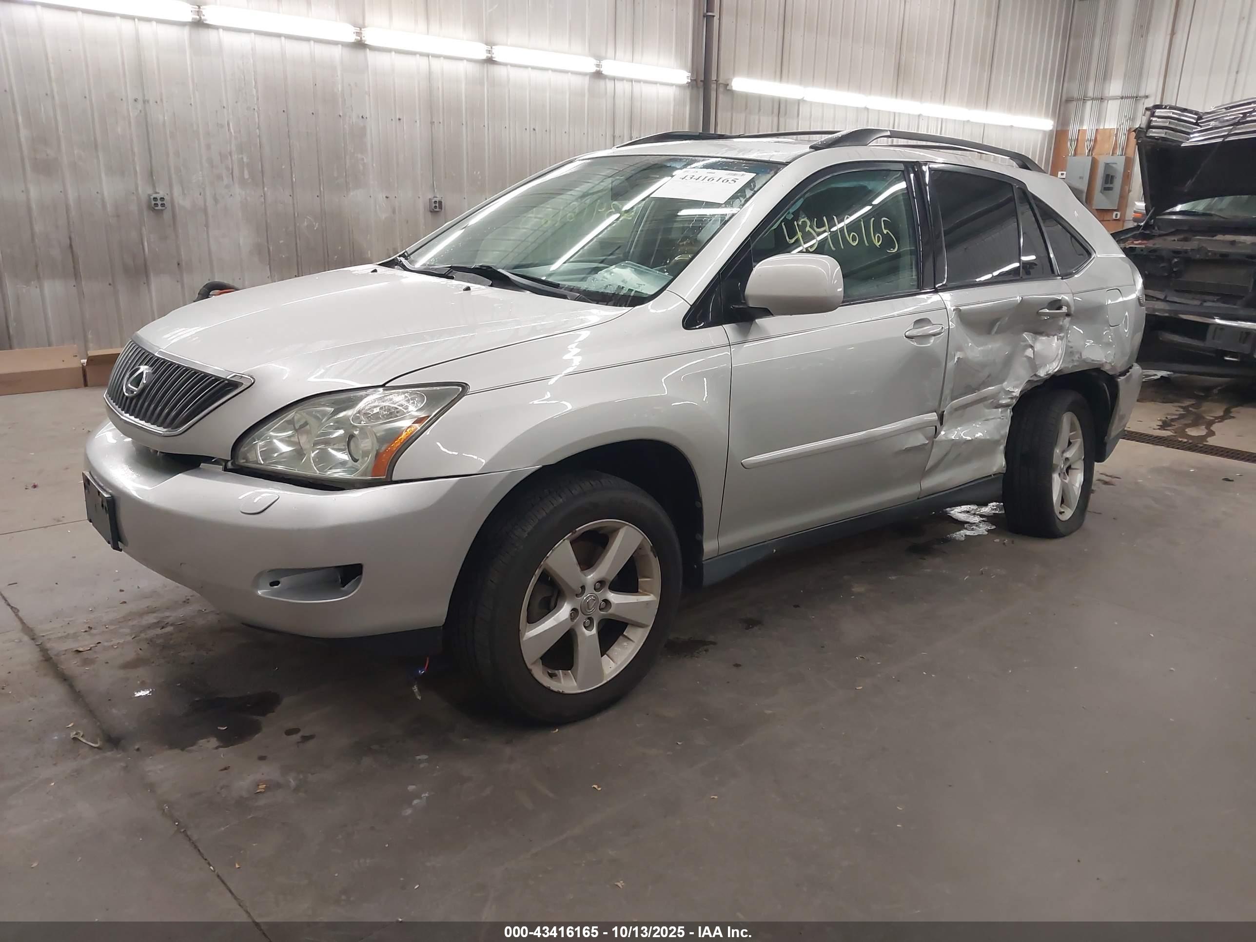 LEXUS RX image 2