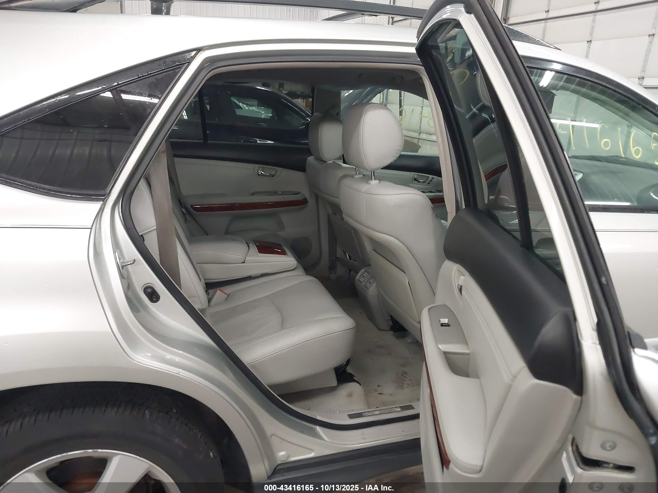 LEXUS RX image 8
