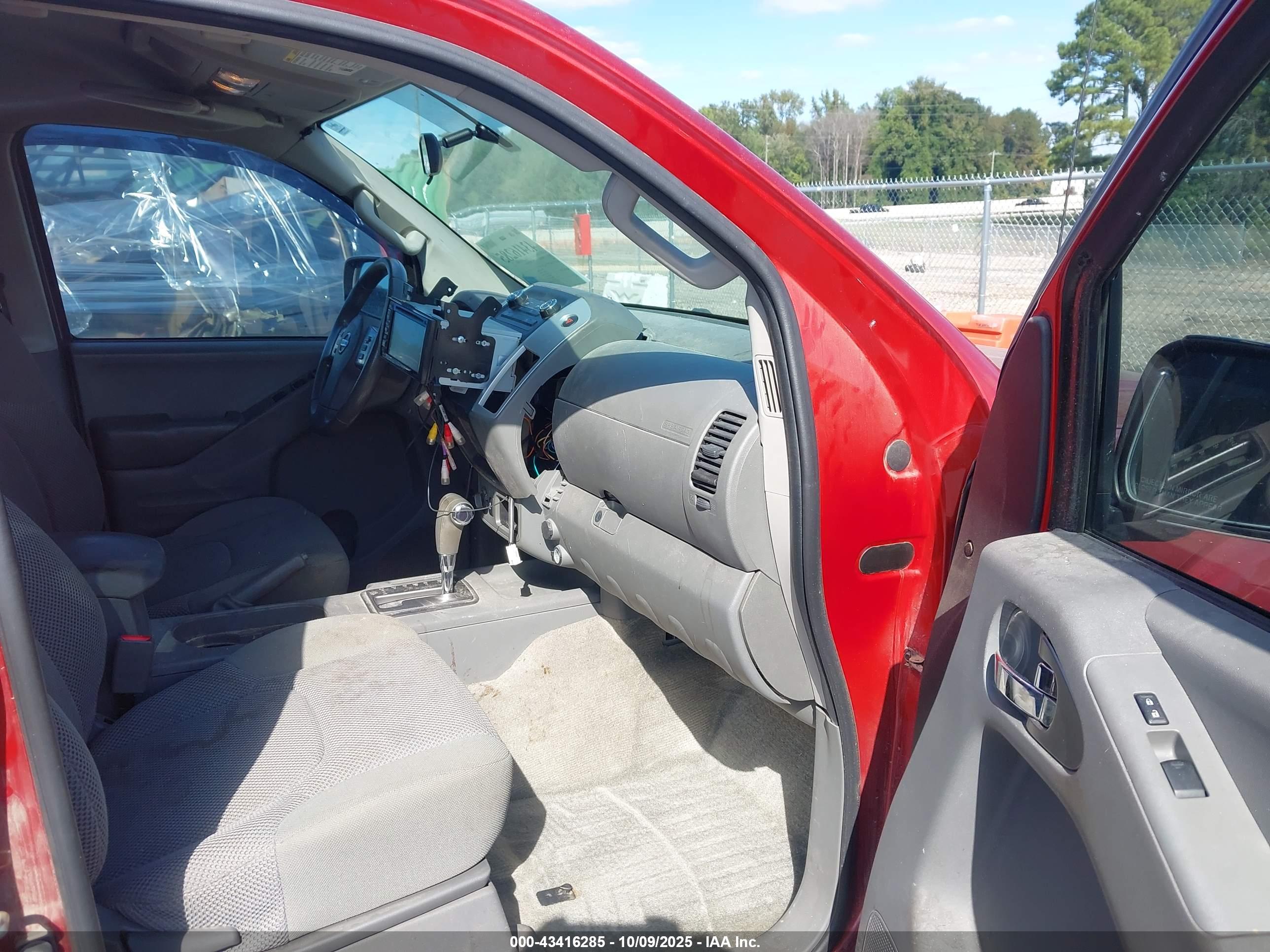 NISSAN FRONTIER image 5
