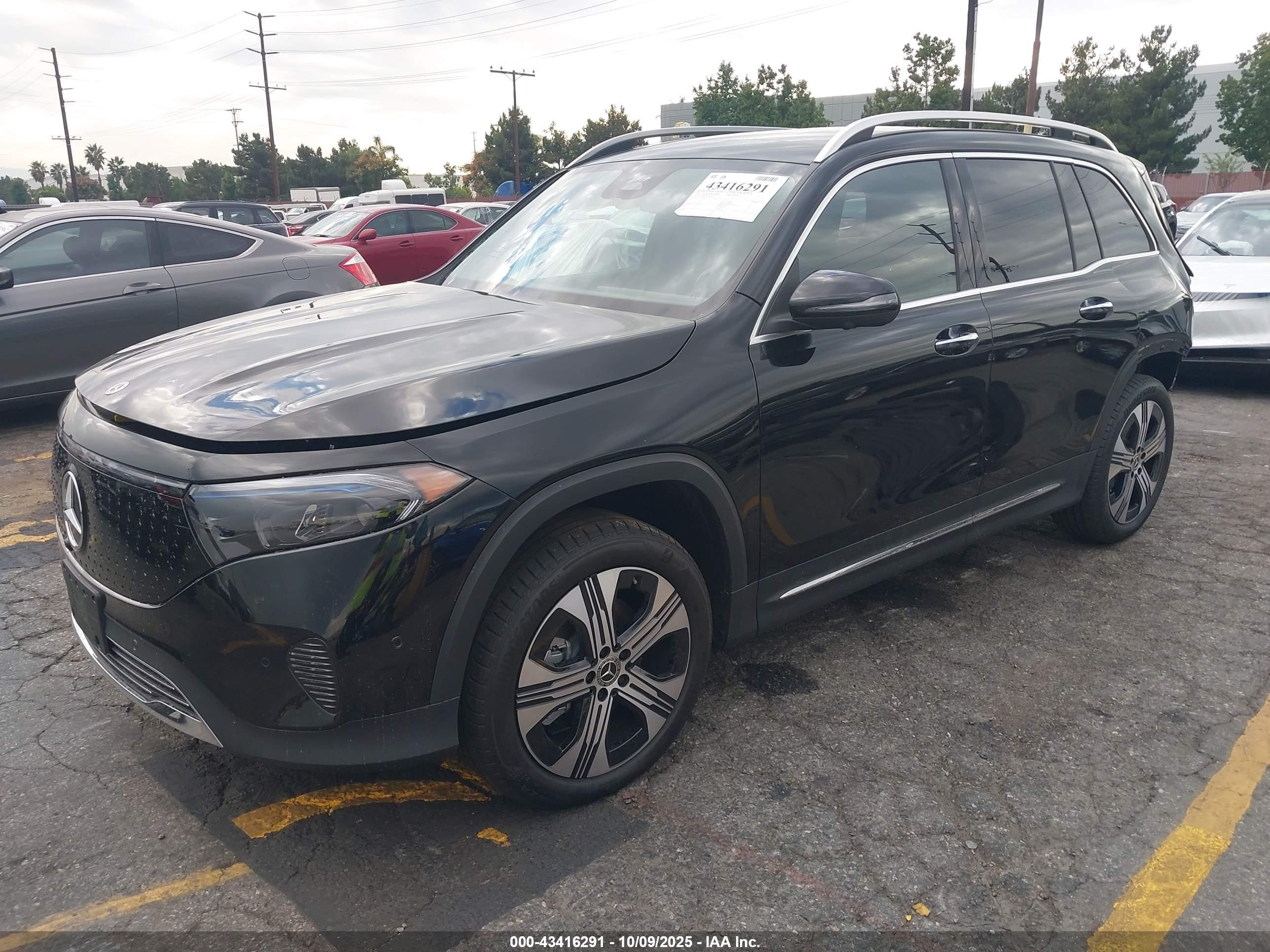 MERCEDES-BENZ EQB image 2