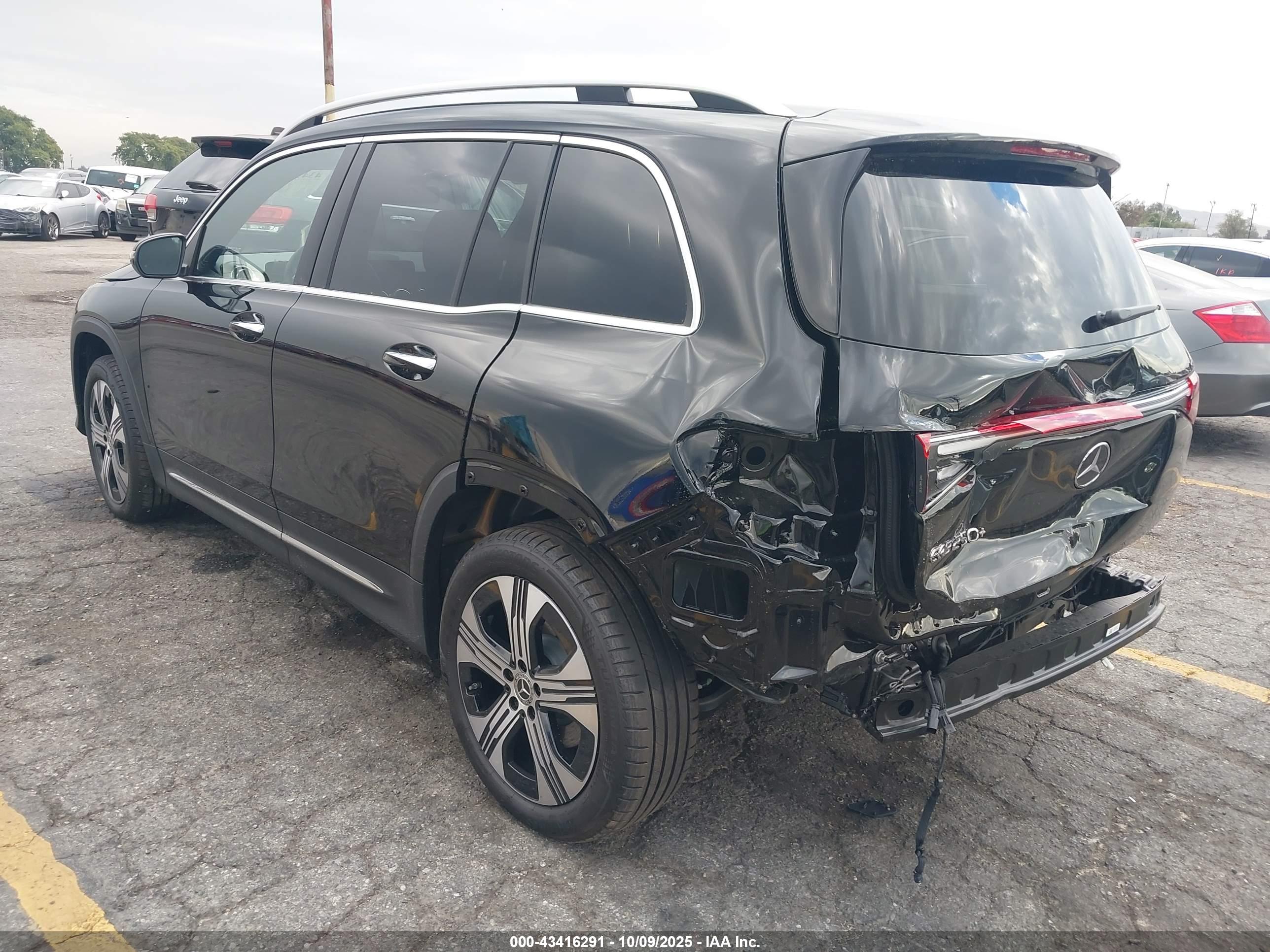 MERCEDES-BENZ EQB image 3