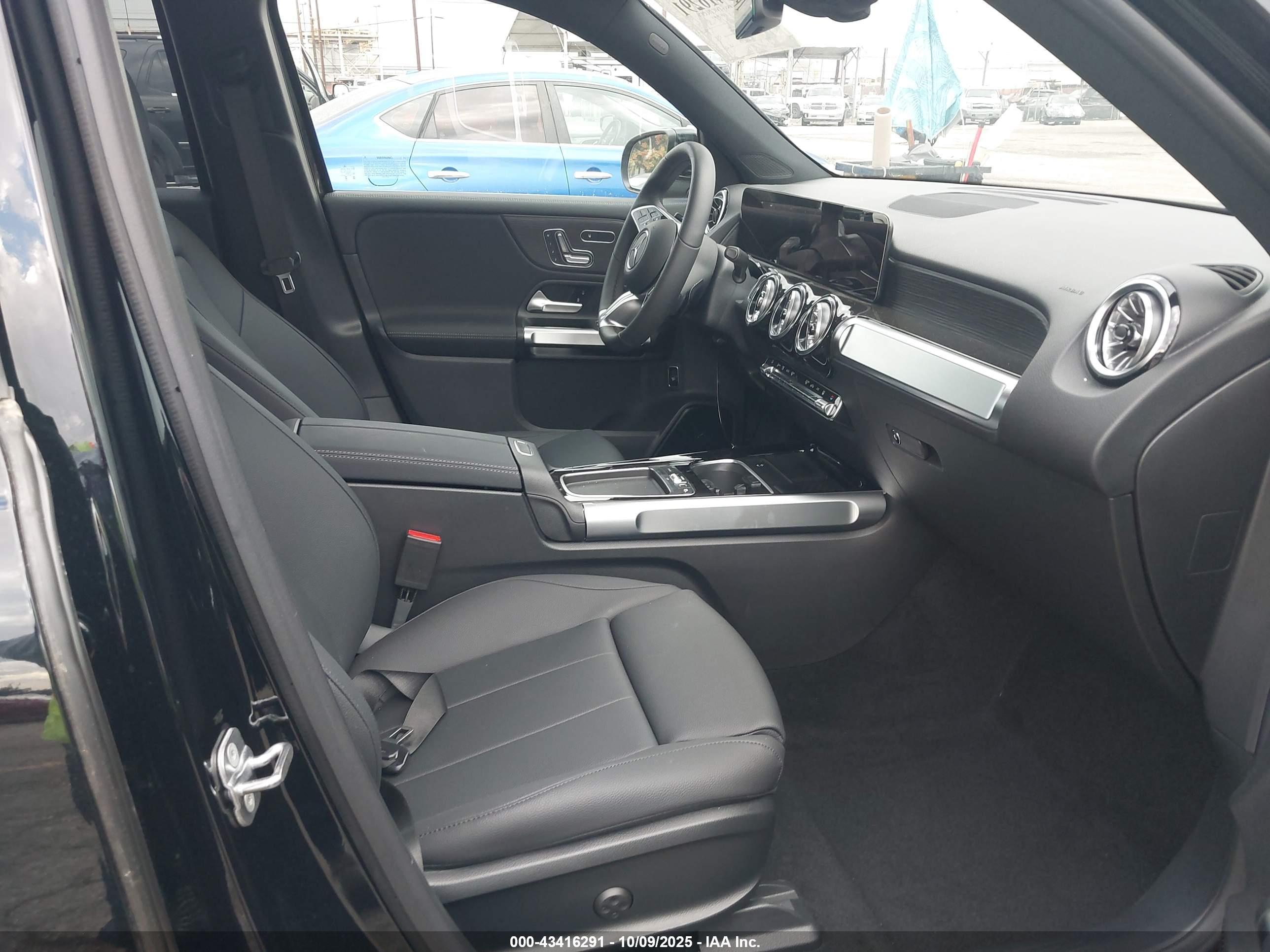 MERCEDES-BENZ EQB image 5
