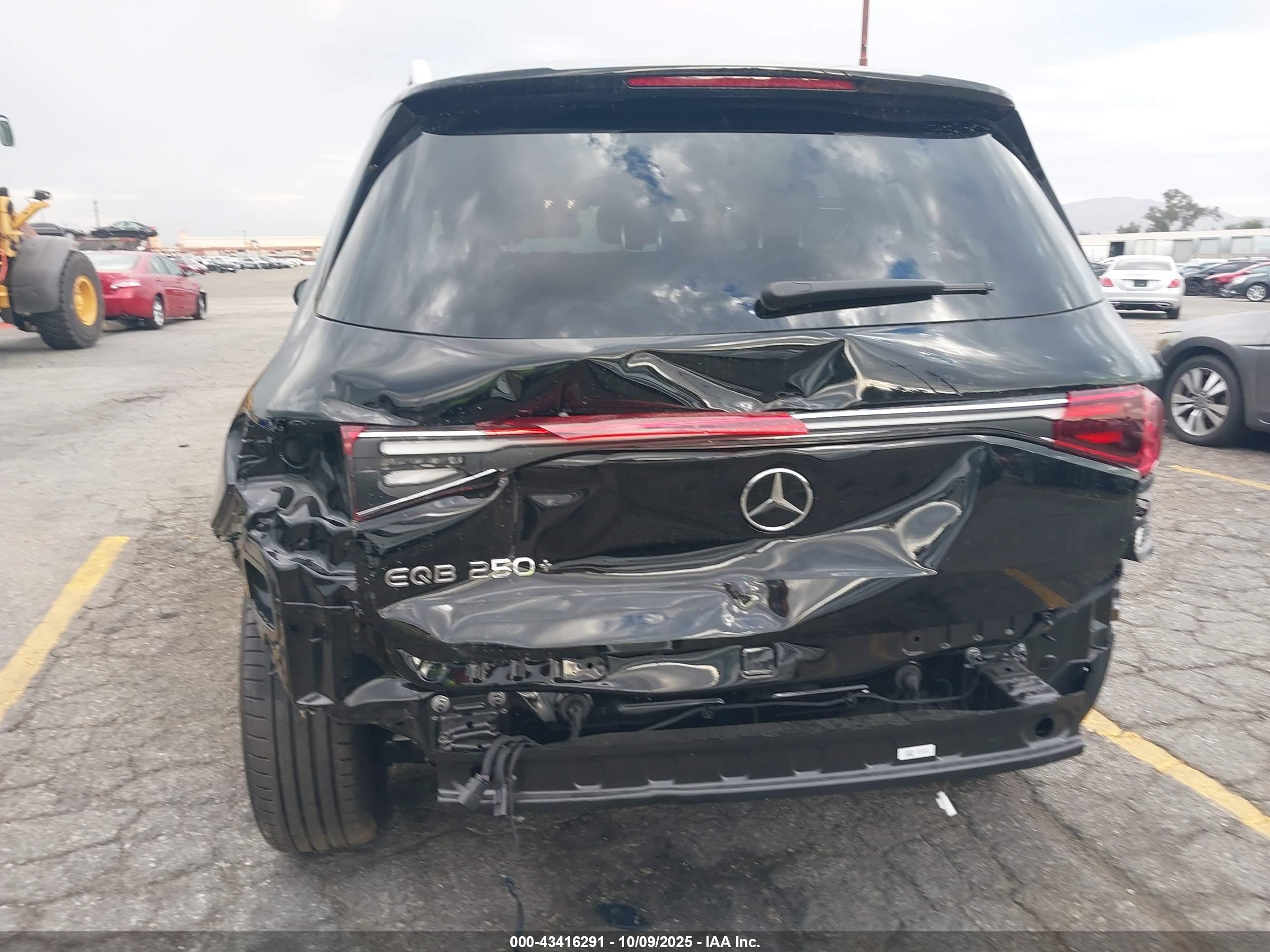 MERCEDES-BENZ EQB image 6