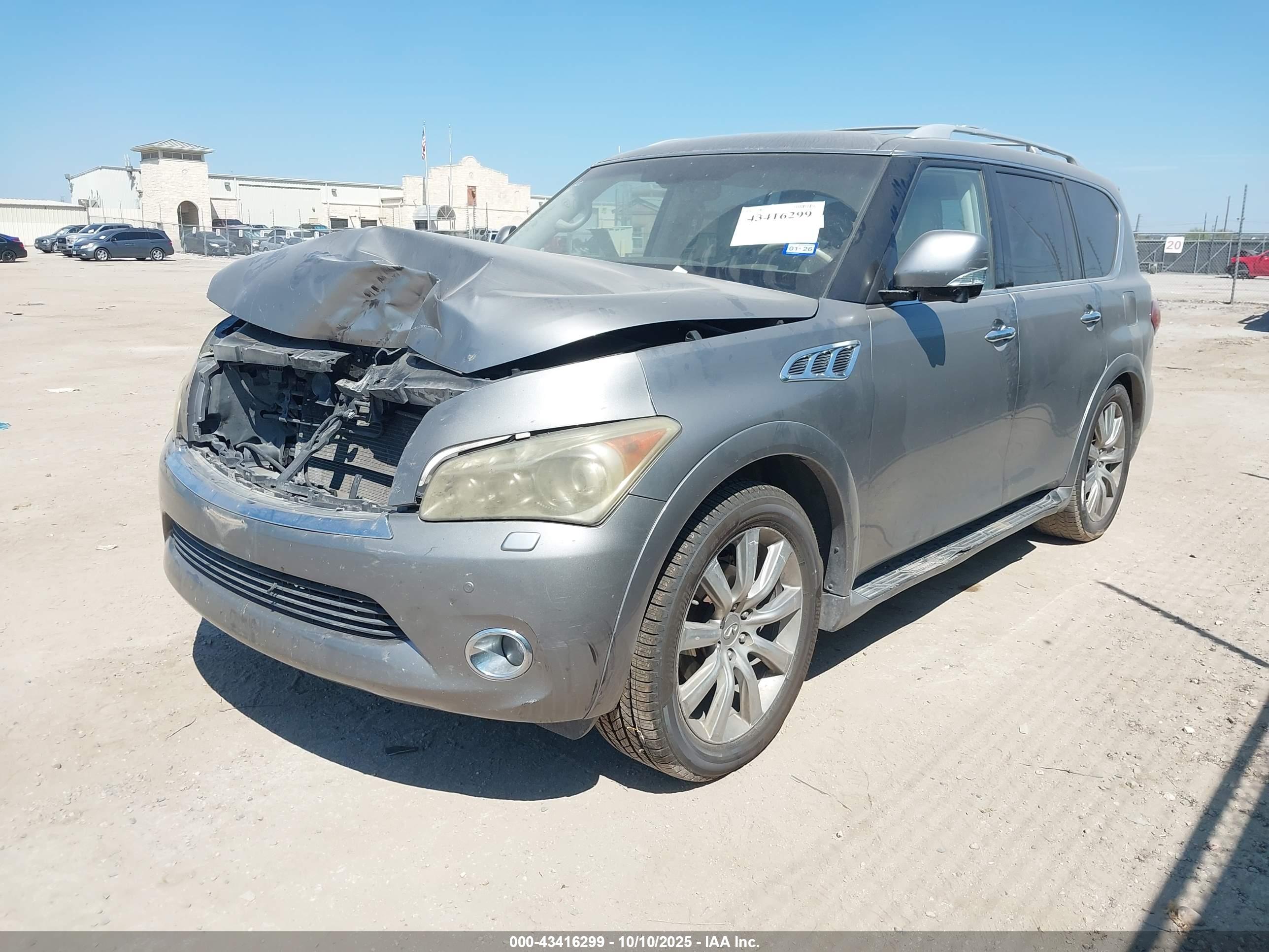 INFINITI QX56 image 2