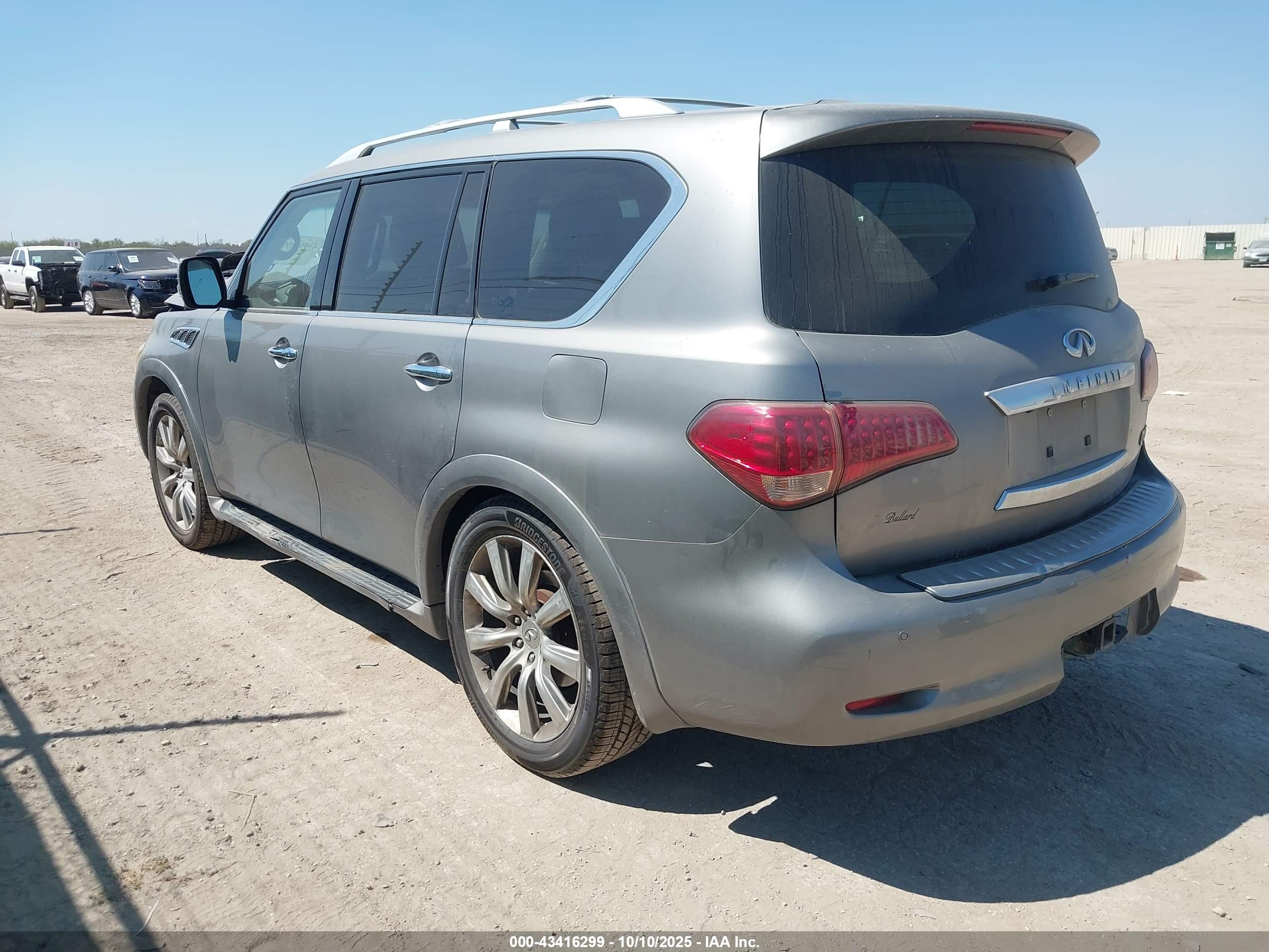 INFINITI QX56 image 3